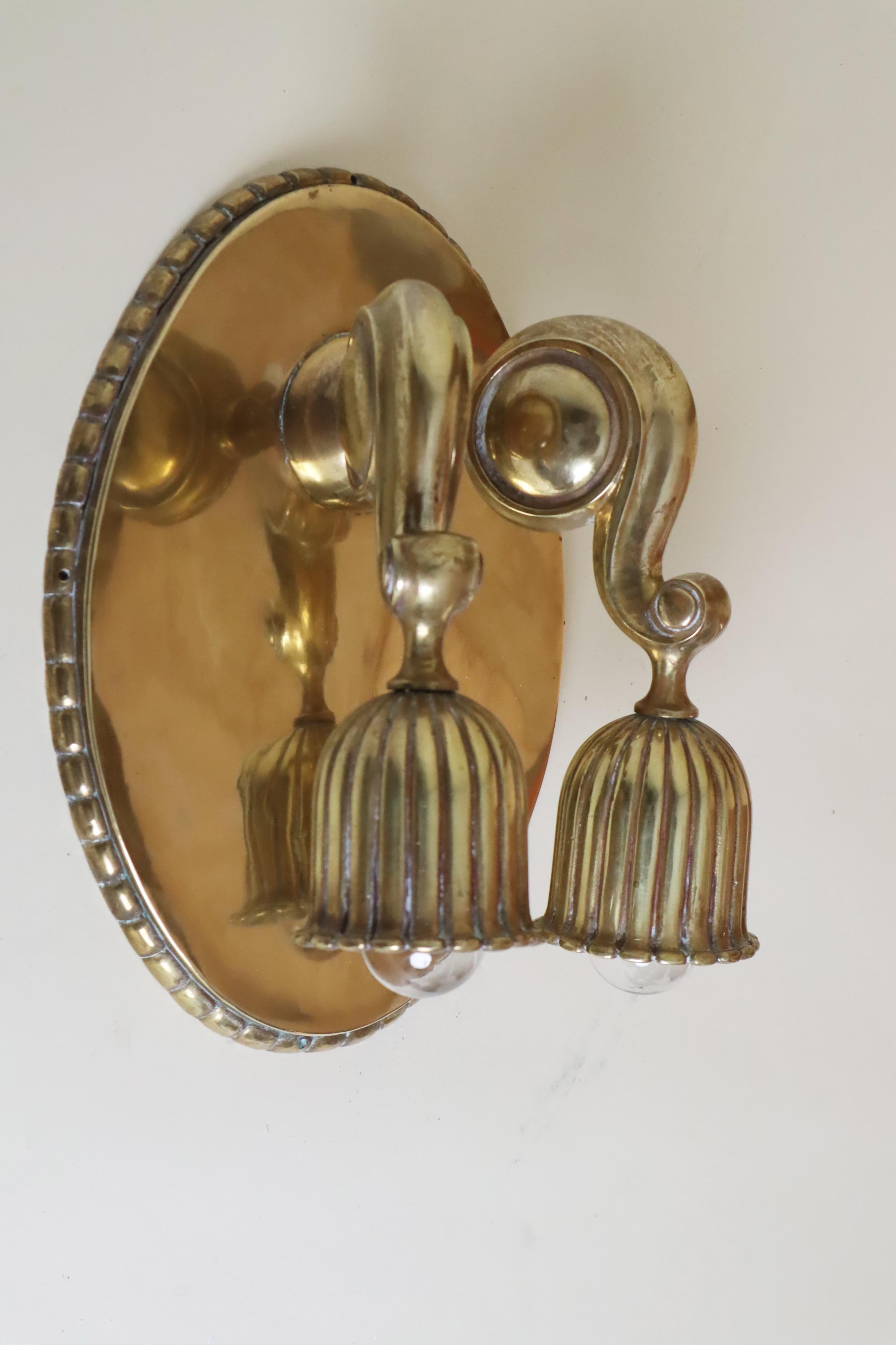 Art Nouveau Brass Wall Lamp in Bellflower shape Attributed to Dagobert Peche For Sale 9