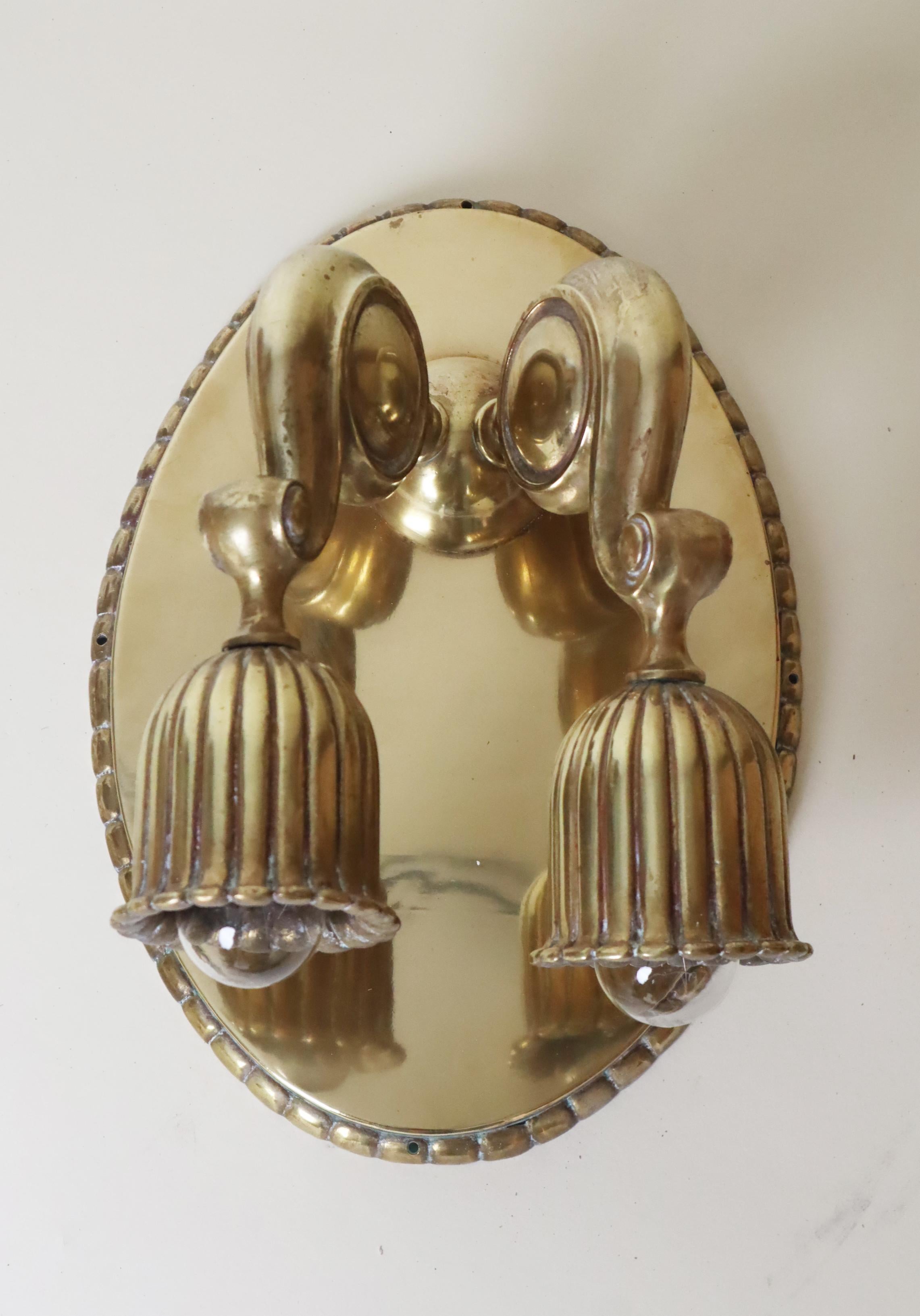 Art Nouveau Brass Wall Lamp in Bellflower shape Attributed to Dagobert Peche For Sale 10