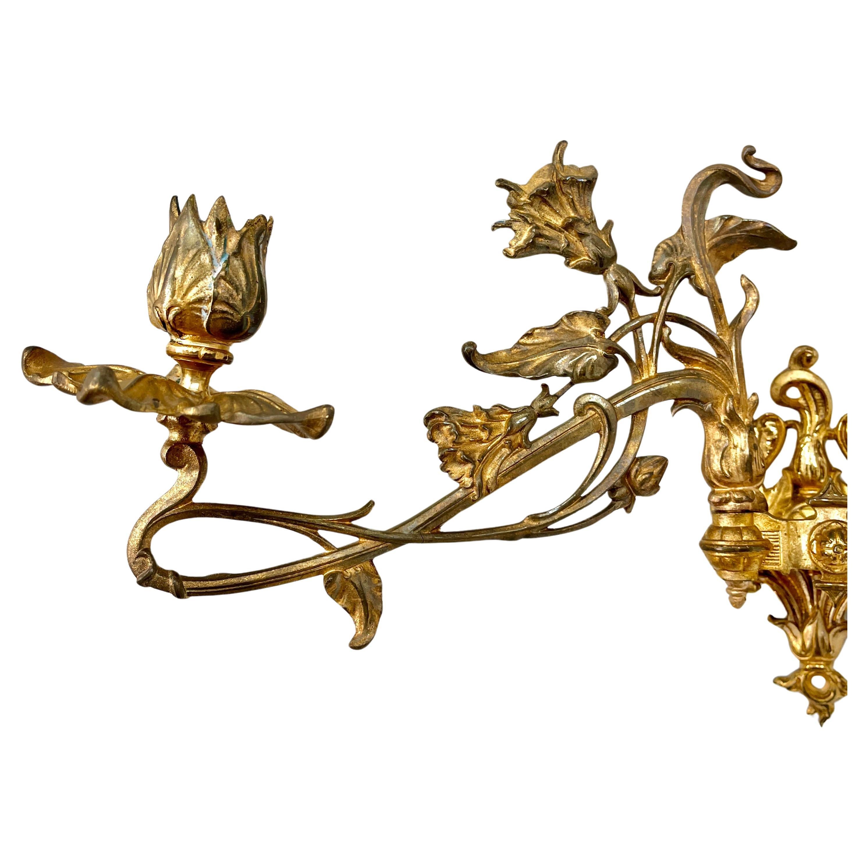 Art Nouveau  coppia di ottone di  Candelieri da parete 1930
Patina Originale
Condizioni eccellenti.
è semplicemente stupefacente.

  

