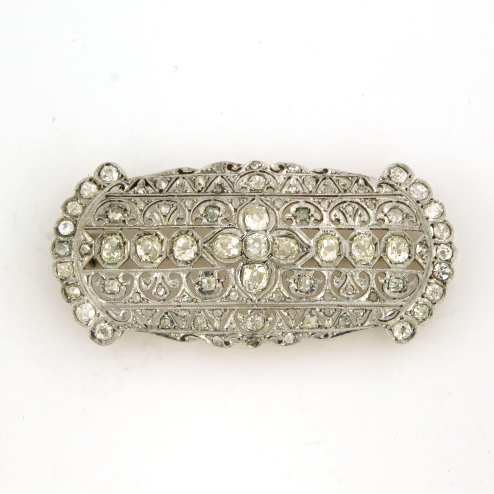 18k bicolour gold brooch set with old mine cut and rose cut diamonds total approx. 3.50 ct - G/H - SI/P - 6.1 cm x 1.4 cm

detailed description

The brooch is 5.4 cm wide and 2.5 cm high

weight: 11.1 grams

Set with:

- 49 x 1.8 mm - 3.3 mm old