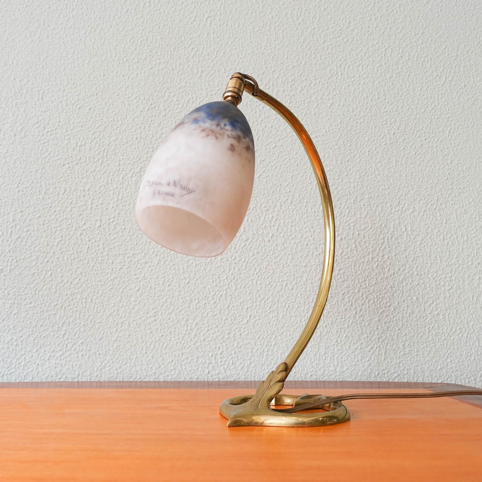 Art Nouveau Bronze and Art Glass Table Lamp by Daum Nancy, 1920's In Good Condition For Sale In Lisboa, PT