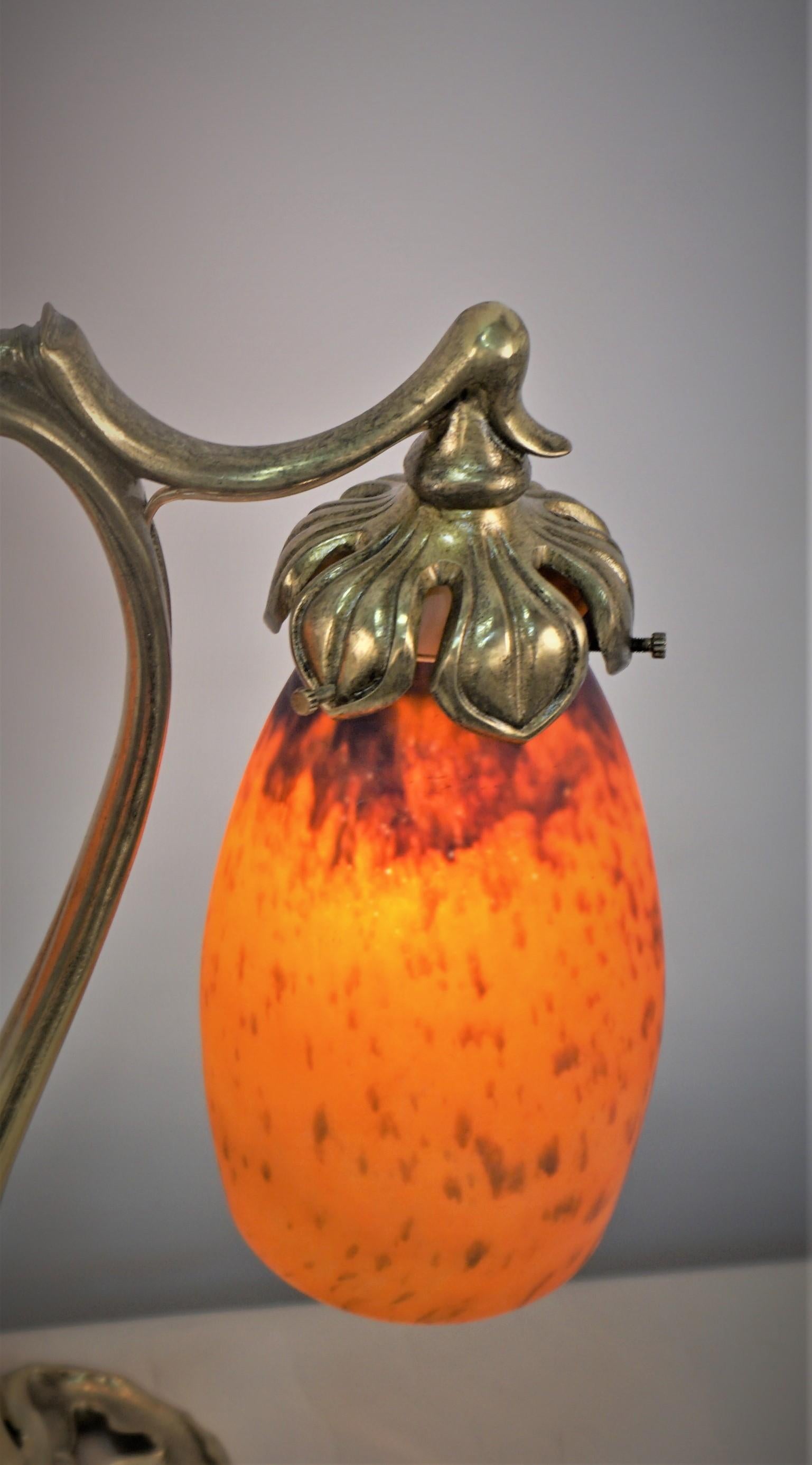 French Art Nouveau Bronze and Art Glass Table Lamp by Daum Nancy
