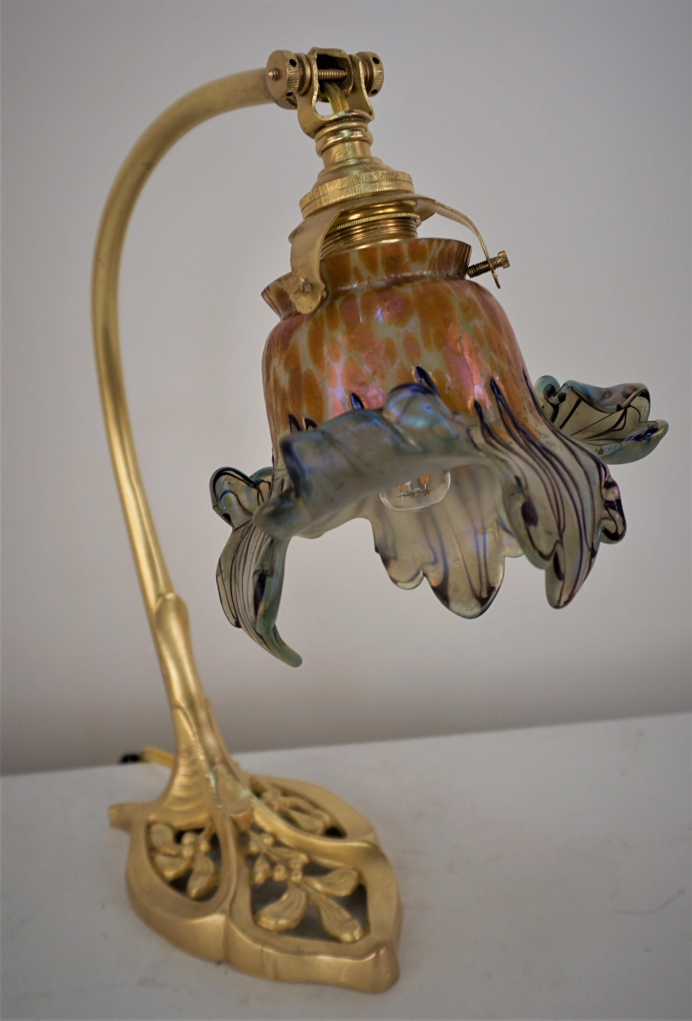 Art Nouveau Bronze Art Glass Shade Table Lamp For Sale 6