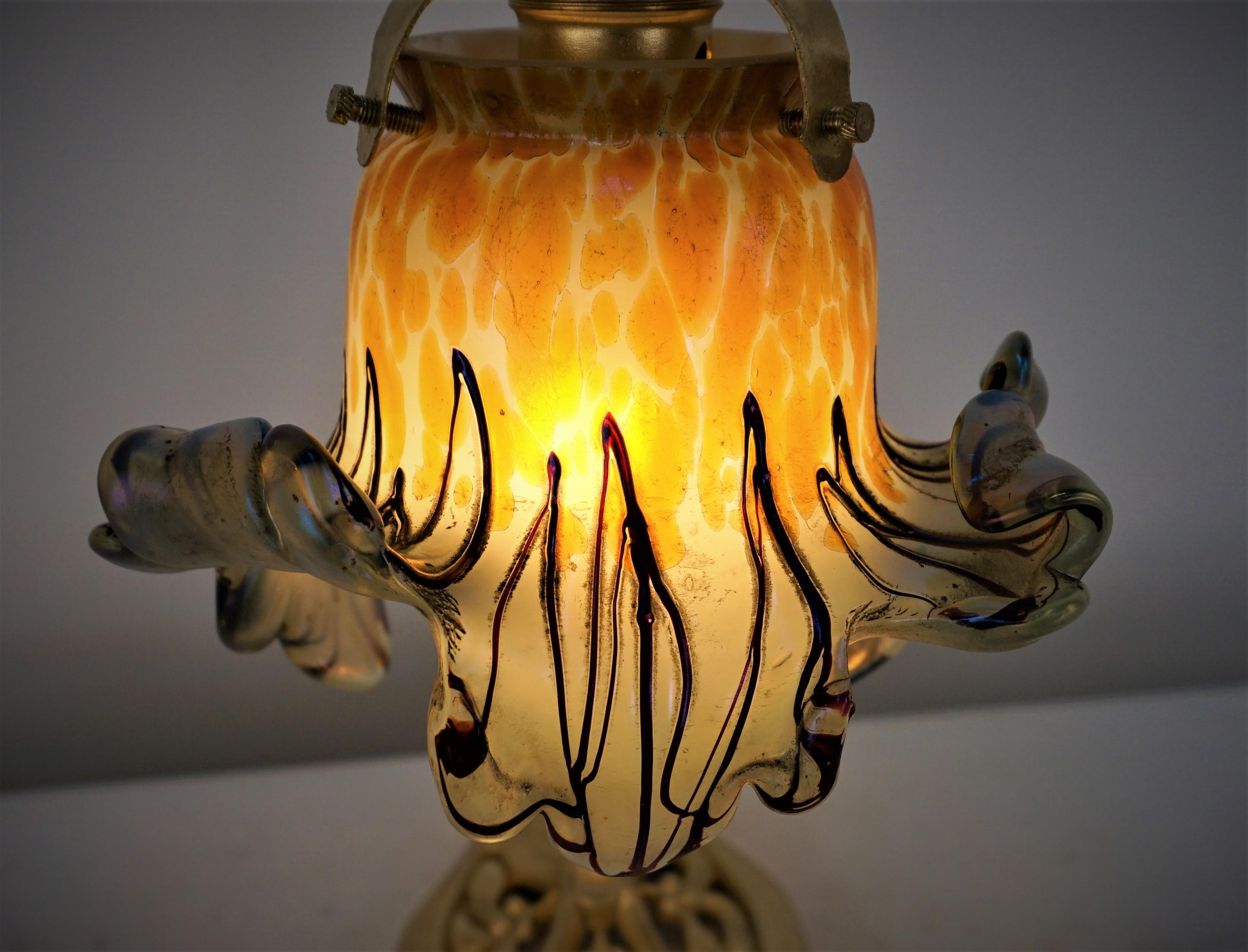 Art Nouveau Bronze Art Glass Shade Table Lamp For Sale 1