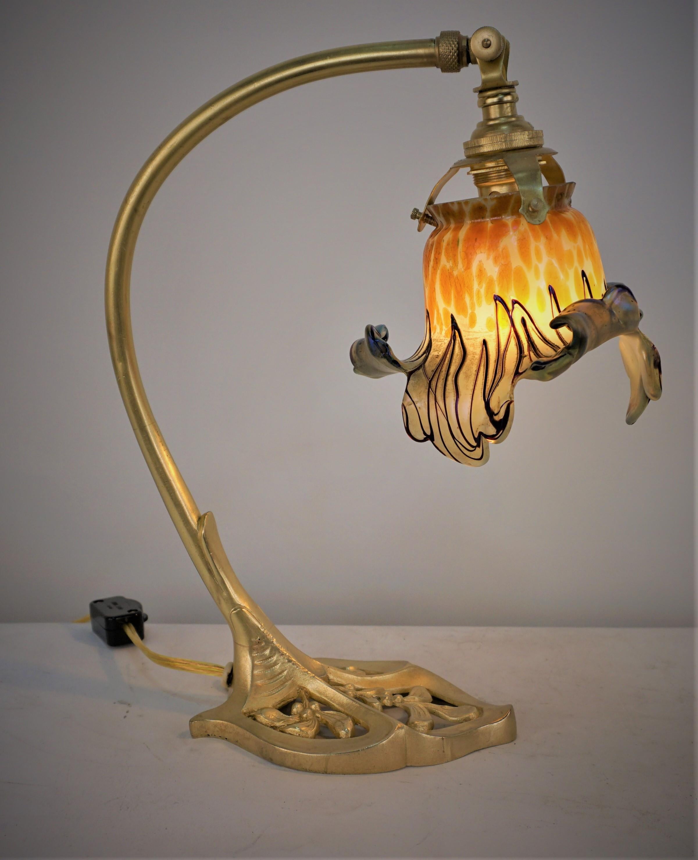 Art Nouveau Bronze Art Glass Shade Table Lamp For Sale 3
