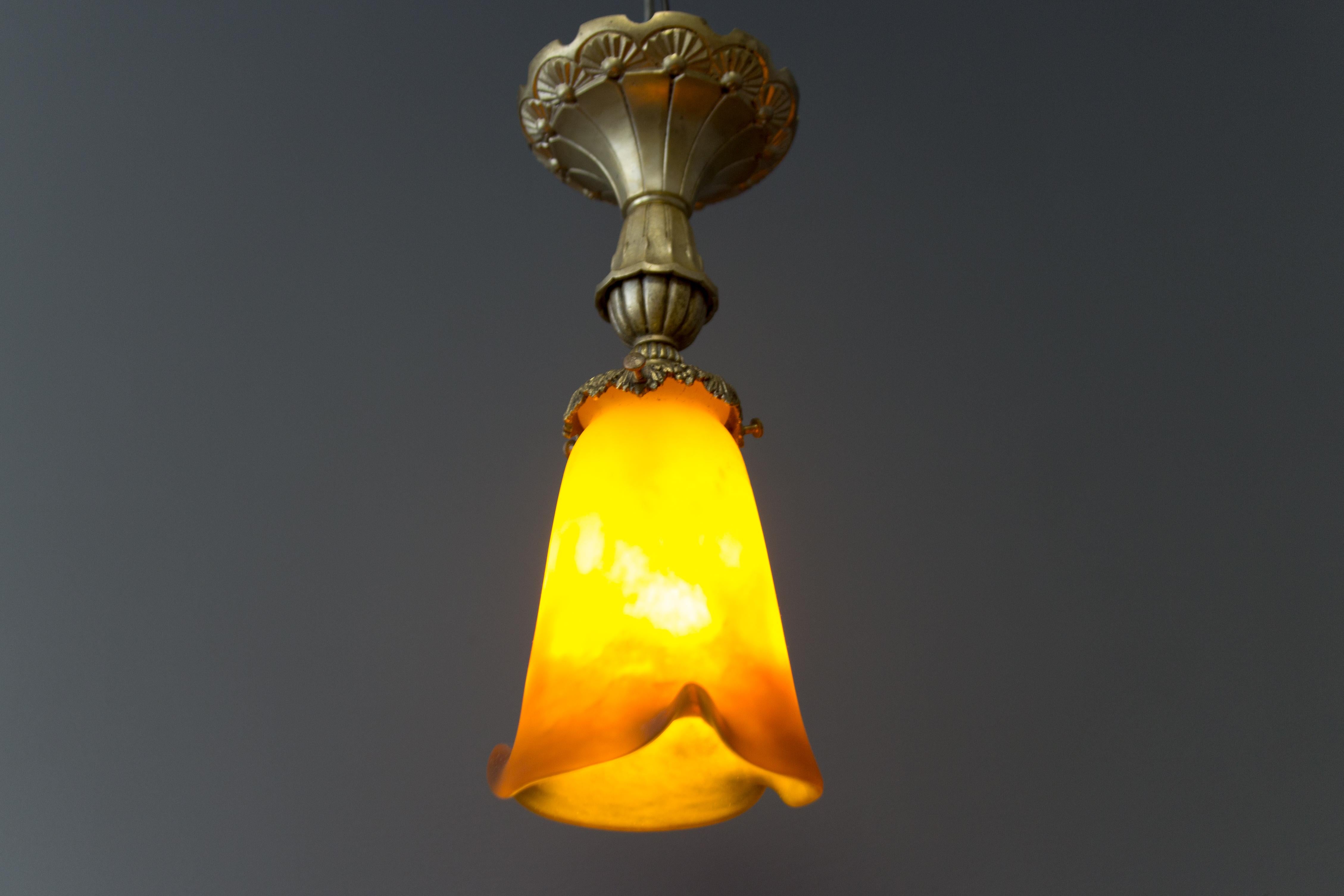 Plafonnier Art Nouveau en bronze:: laiton et verre par Muller Frères Luneville 3