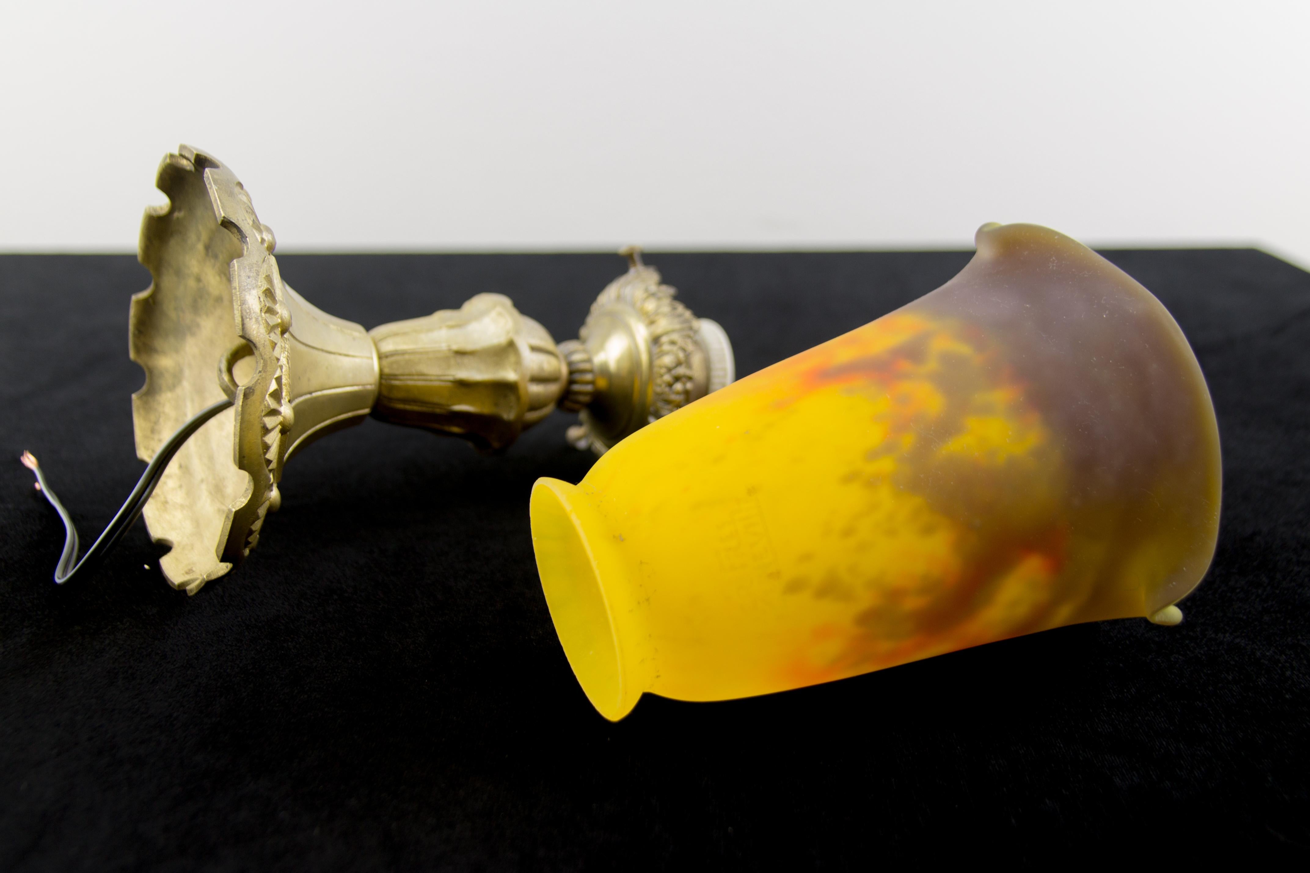 Plafonnier Art Nouveau en bronze:: laiton et verre par Muller Frères Luneville 11