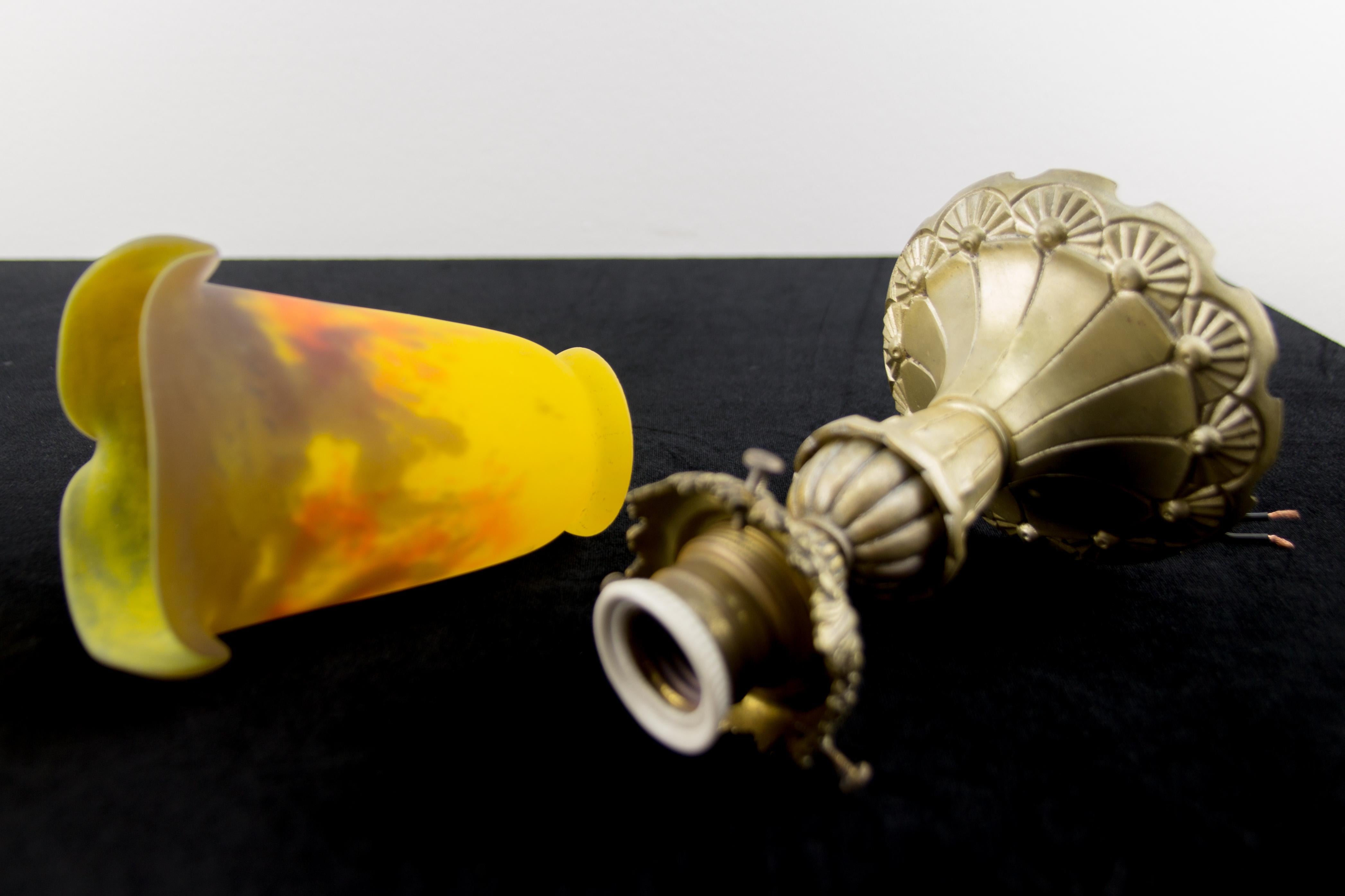Plafonnier Art Nouveau en bronze:: laiton et verre par Muller Frères Luneville 12