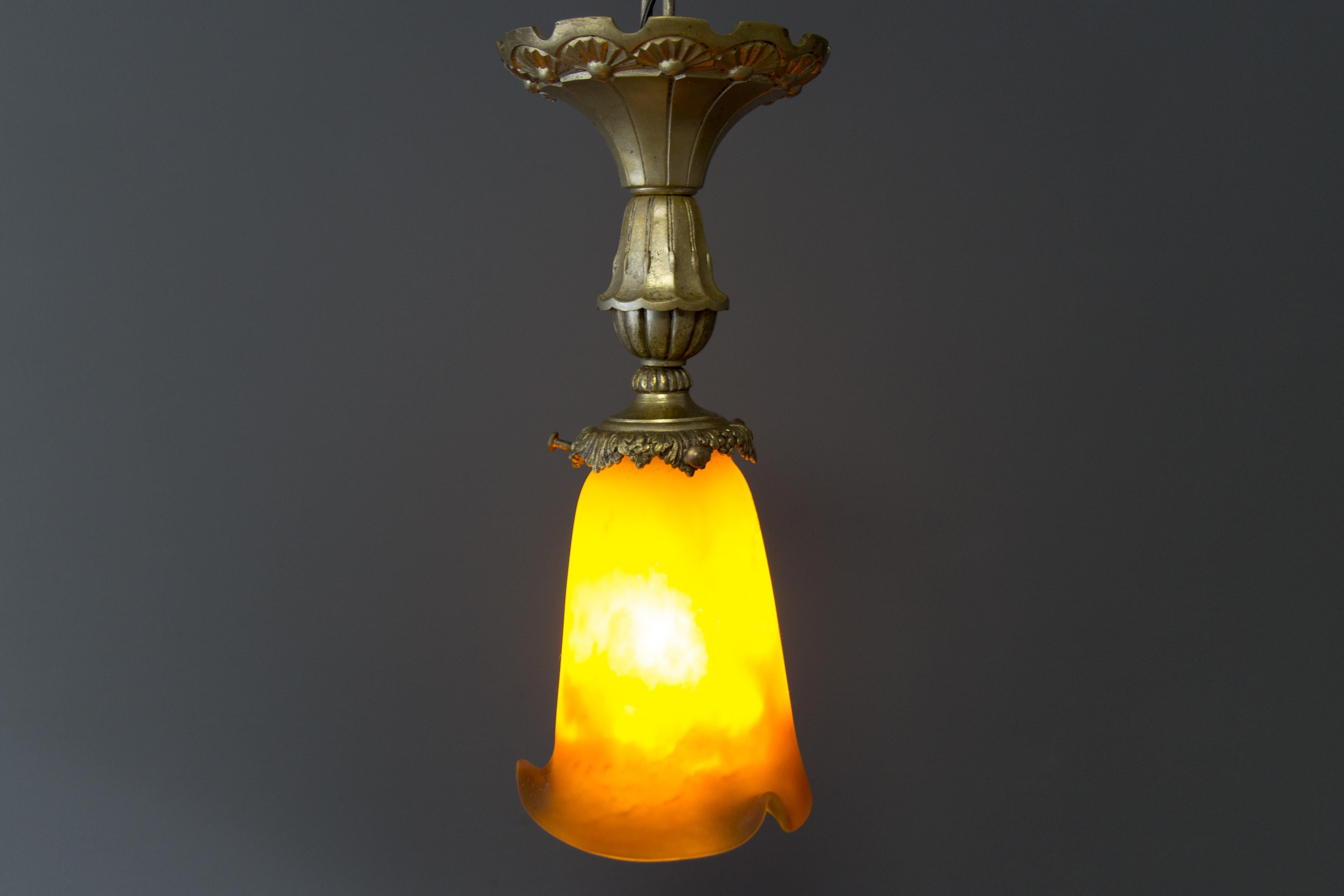 Plafonnier Art Nouveau en bronze:: laiton et verre par Muller Frères Luneville 1
