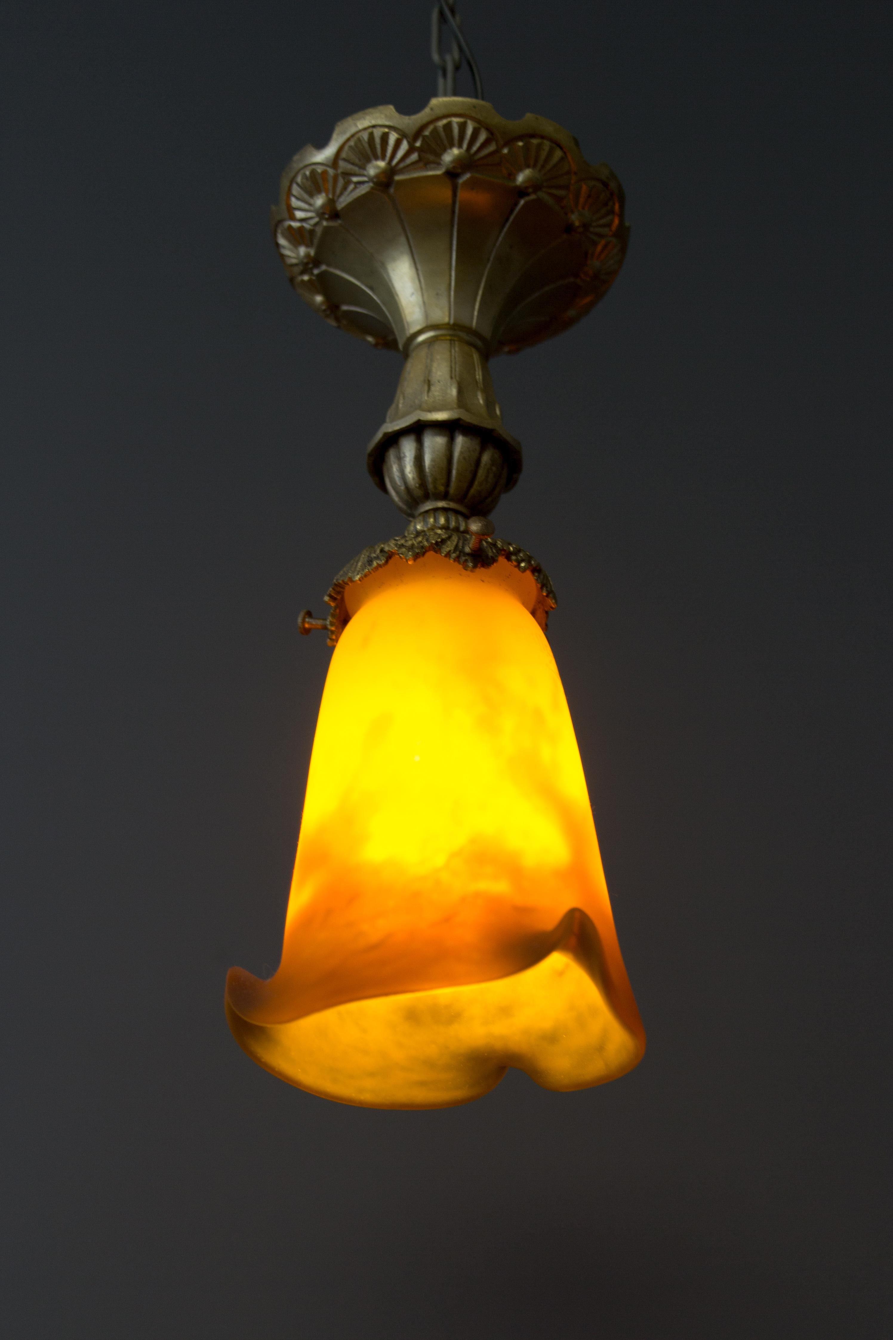 Plafonnier Art Nouveau en bronze:: laiton et verre par Muller Frères Luneville 2