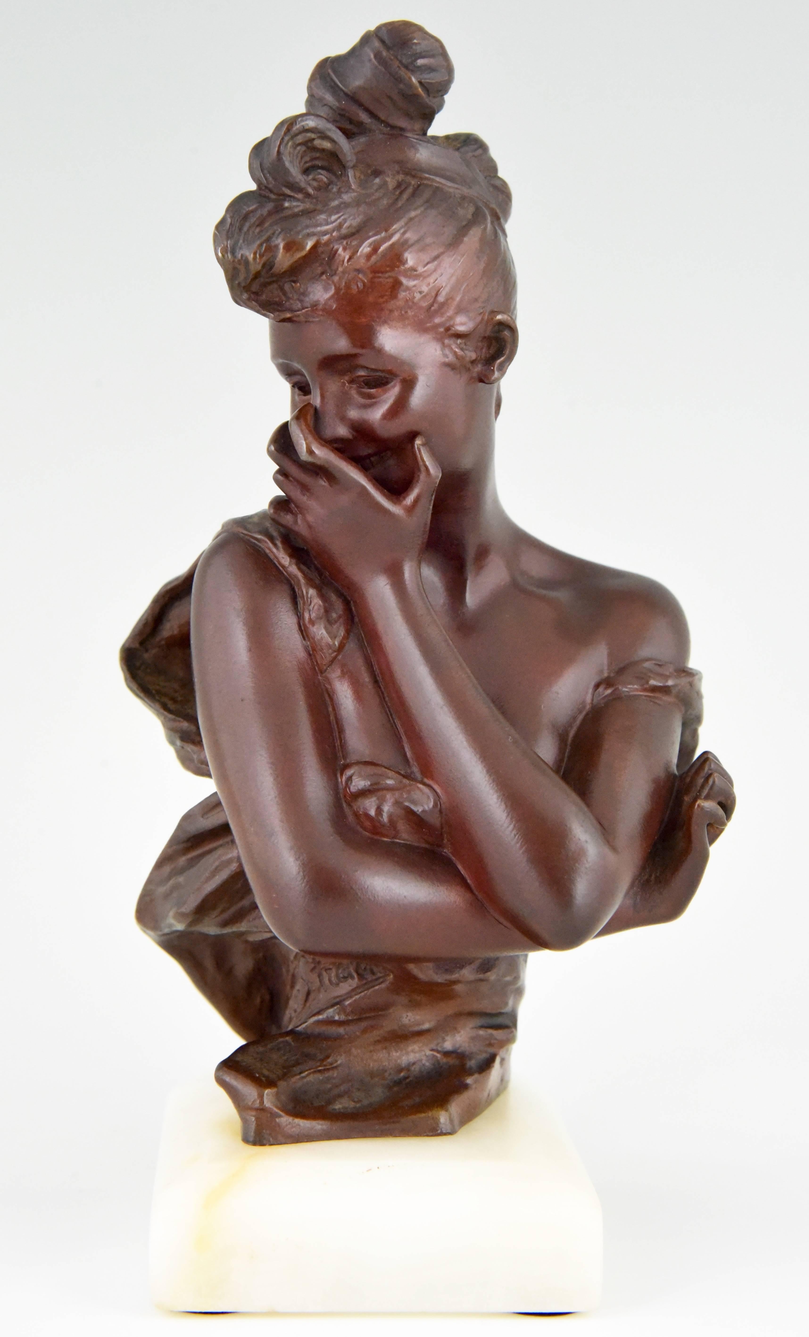 Lovely, early Art Nouveau bronze bust called Acting coy, depicting a shy lady laughing behind het hands by Georges van der Straeten, signed and with foundry seal. Mounted on a marble base. 

Maker: Georges van der Straeten
Signature/ Marks: G.