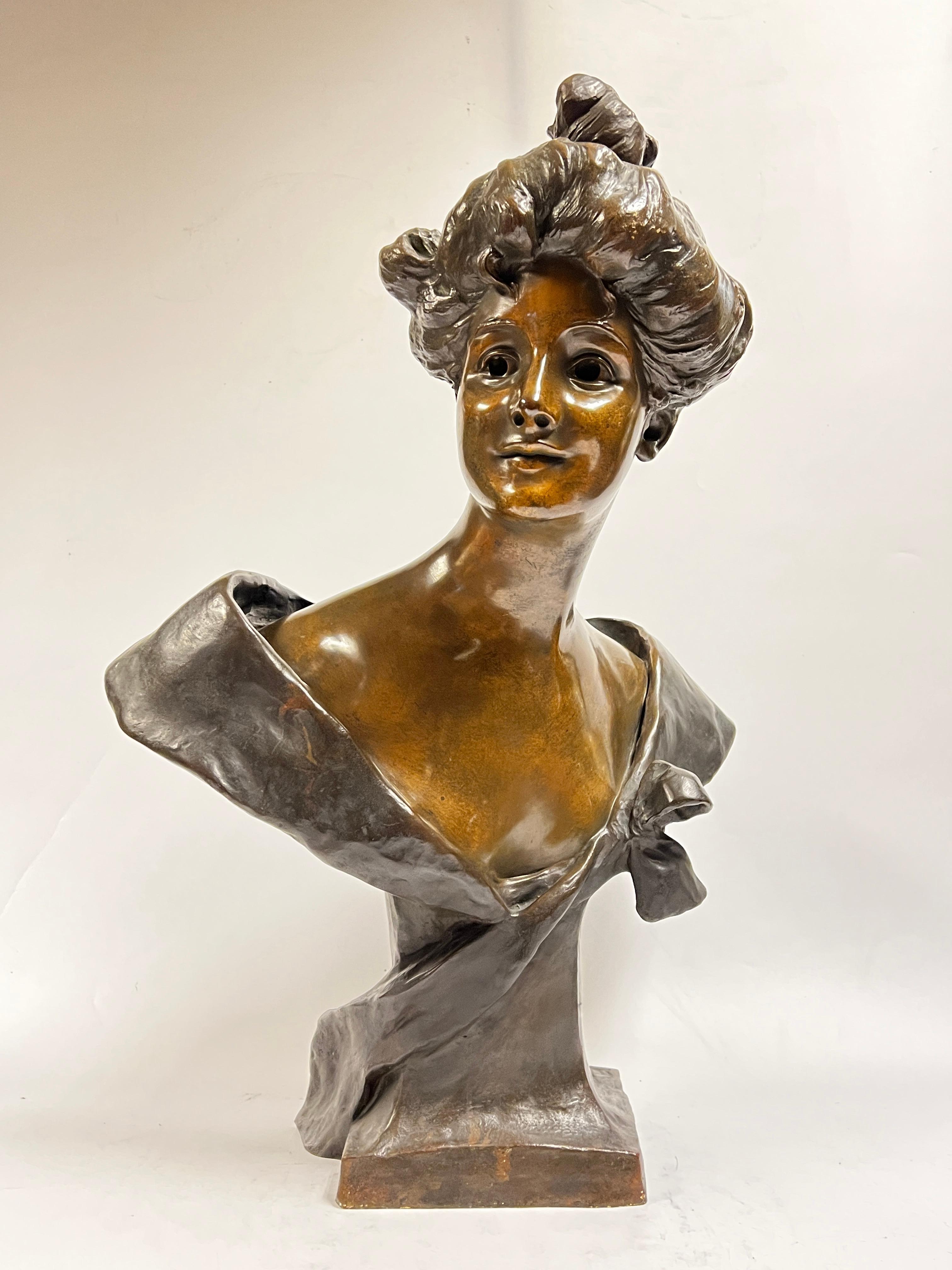 Jugendstil-Büste einer weiblichen Bronzebüste aus Bronze von George van der Straeten (1856-1928) (Belle Époque) im Angebot