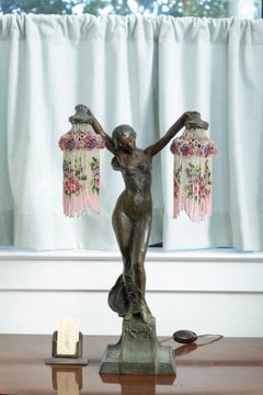 Lampada figurativa in bronzo Art Nouveau, perline di vetro, Teresczchuk (1875-1963) Austriaco