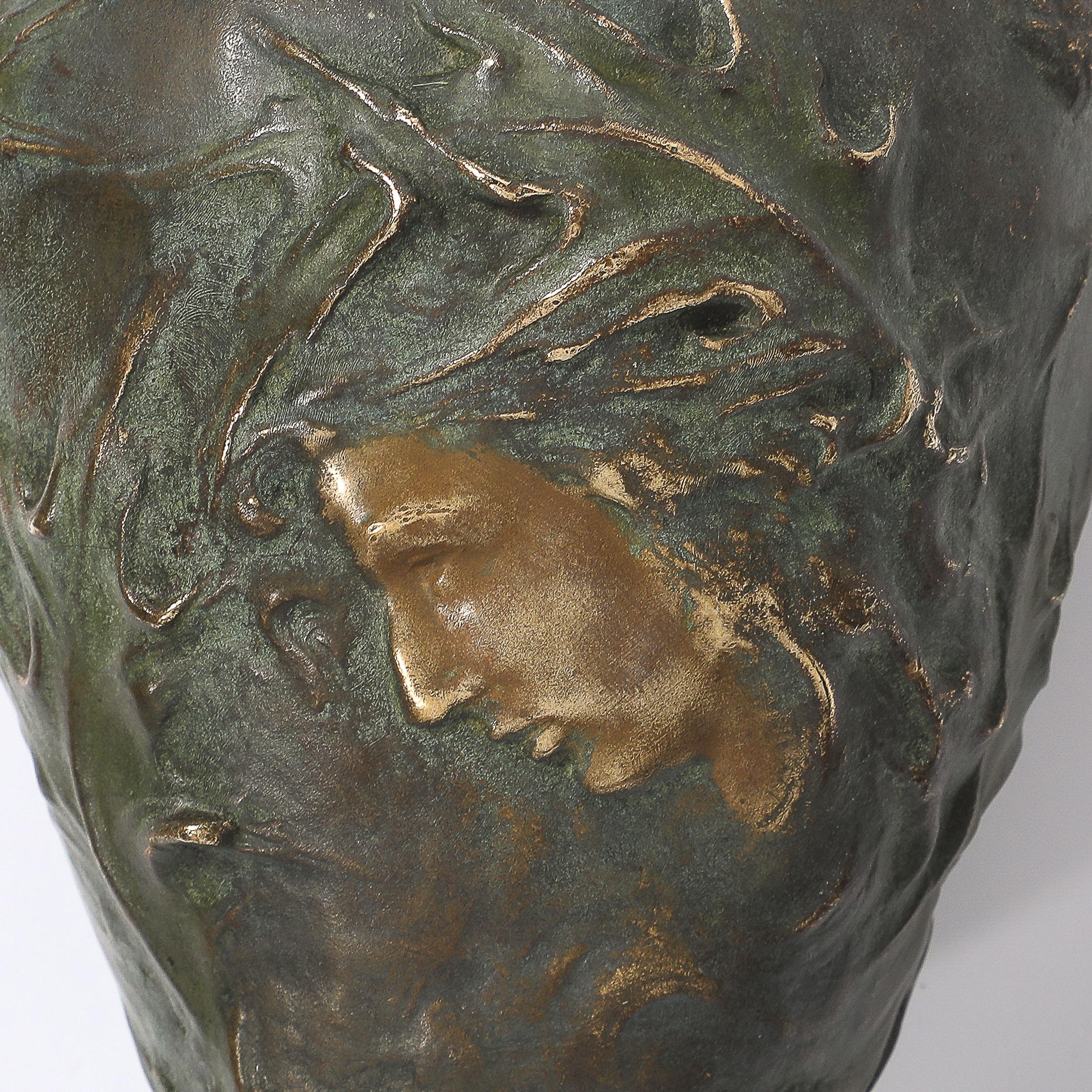 Fanciulla in bronzo Art Nouveau con cardo mariano firmata Jeanne Jozon in vendita 9