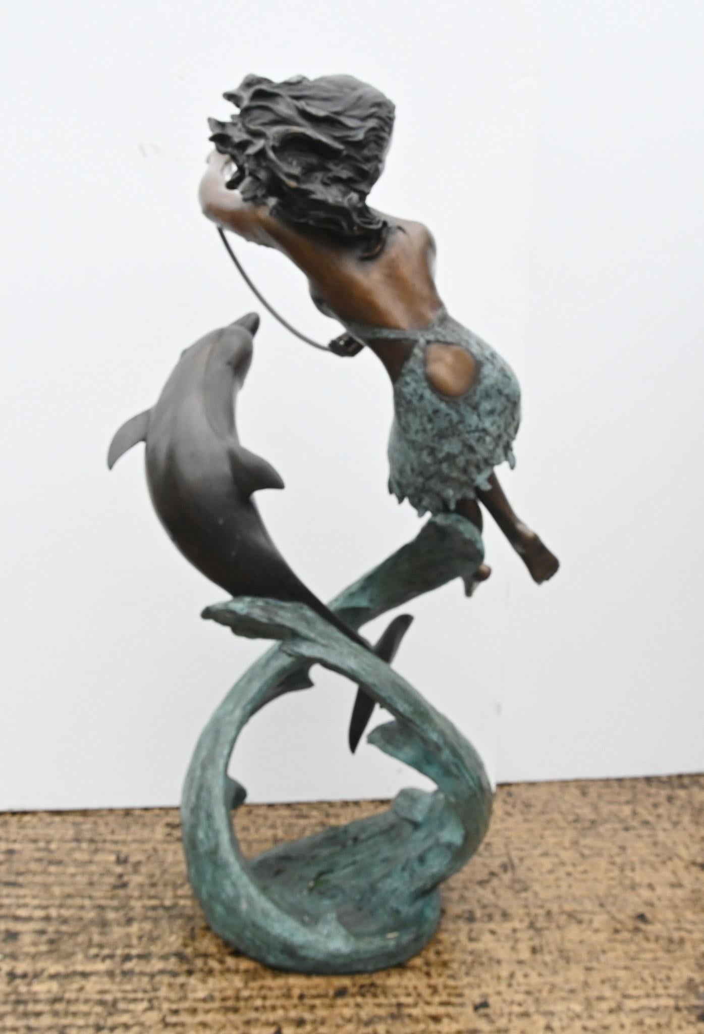 Jugendstil Bronze-Brunnen, Delphin-Mädchen-Garten-Guss aus Bronze (Ende des 20. Jahrhunderts) im Angebot