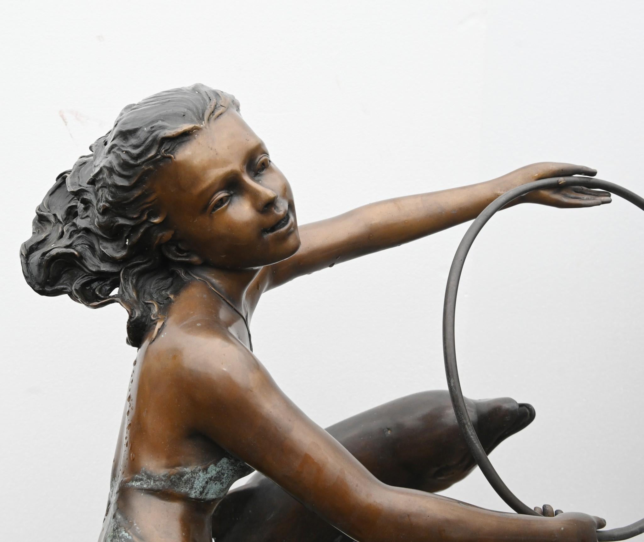 Jugendstil Bronze-Brunnen, Delphin-Mädchen-Garten-Guss aus Bronze im Angebot 1