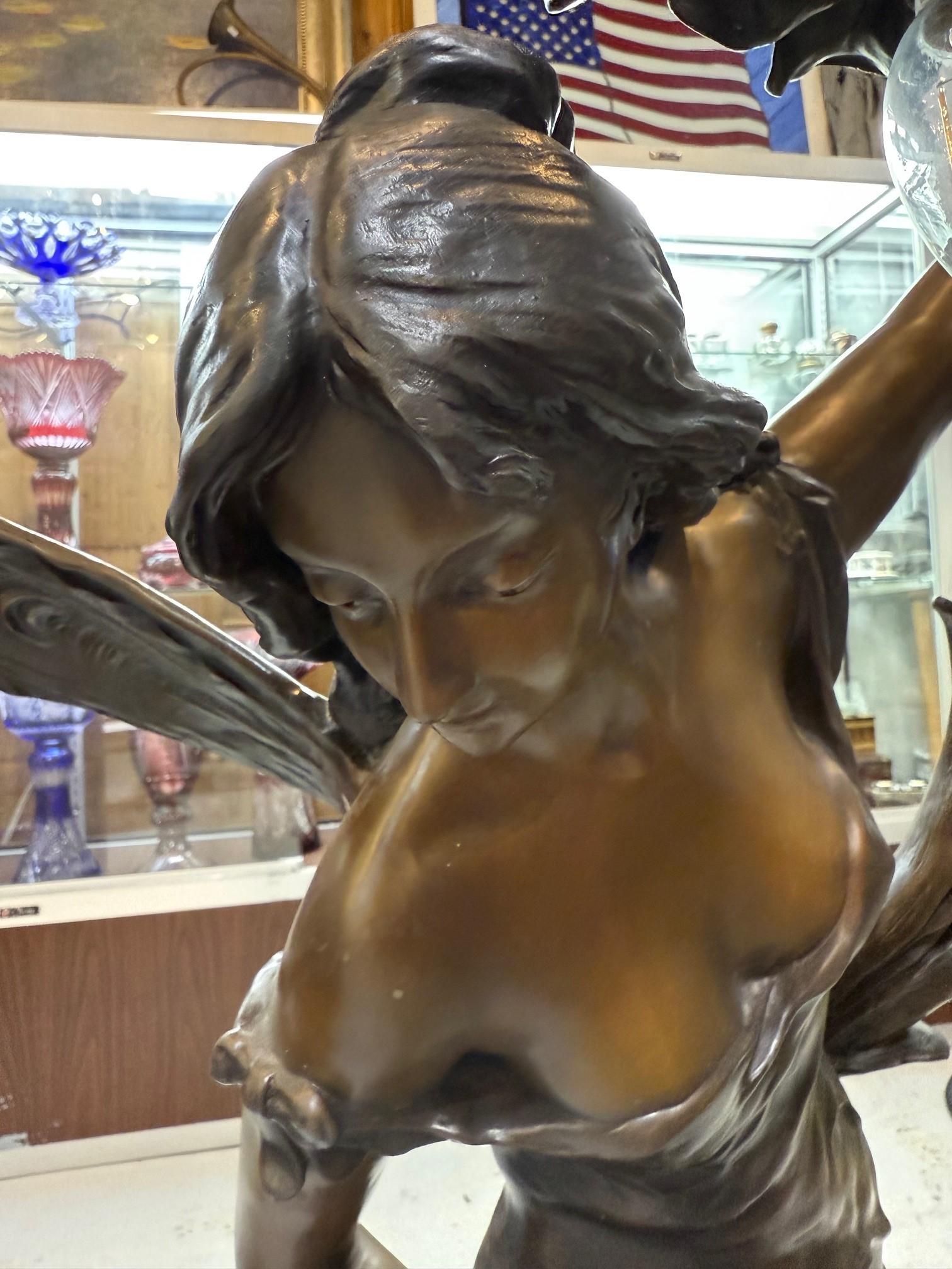 Lampe Art Nouveau en bronze d'après Pierre-Etienne Champagne, Statue LA JEUNESSE. Pierre-Etienne-Daniel Campagne, (France, 1851-1914) Modèle de lampe 