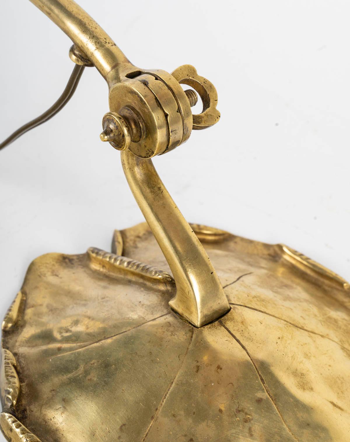 Bronzo Lampada in bronzo Art Nouveau, 1900 circa, firmata A.I.C., Lione. in vendita