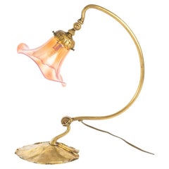 Lampada in bronzo Art Nouveau, 1900 circa, firmata A.I.C., Lione.
