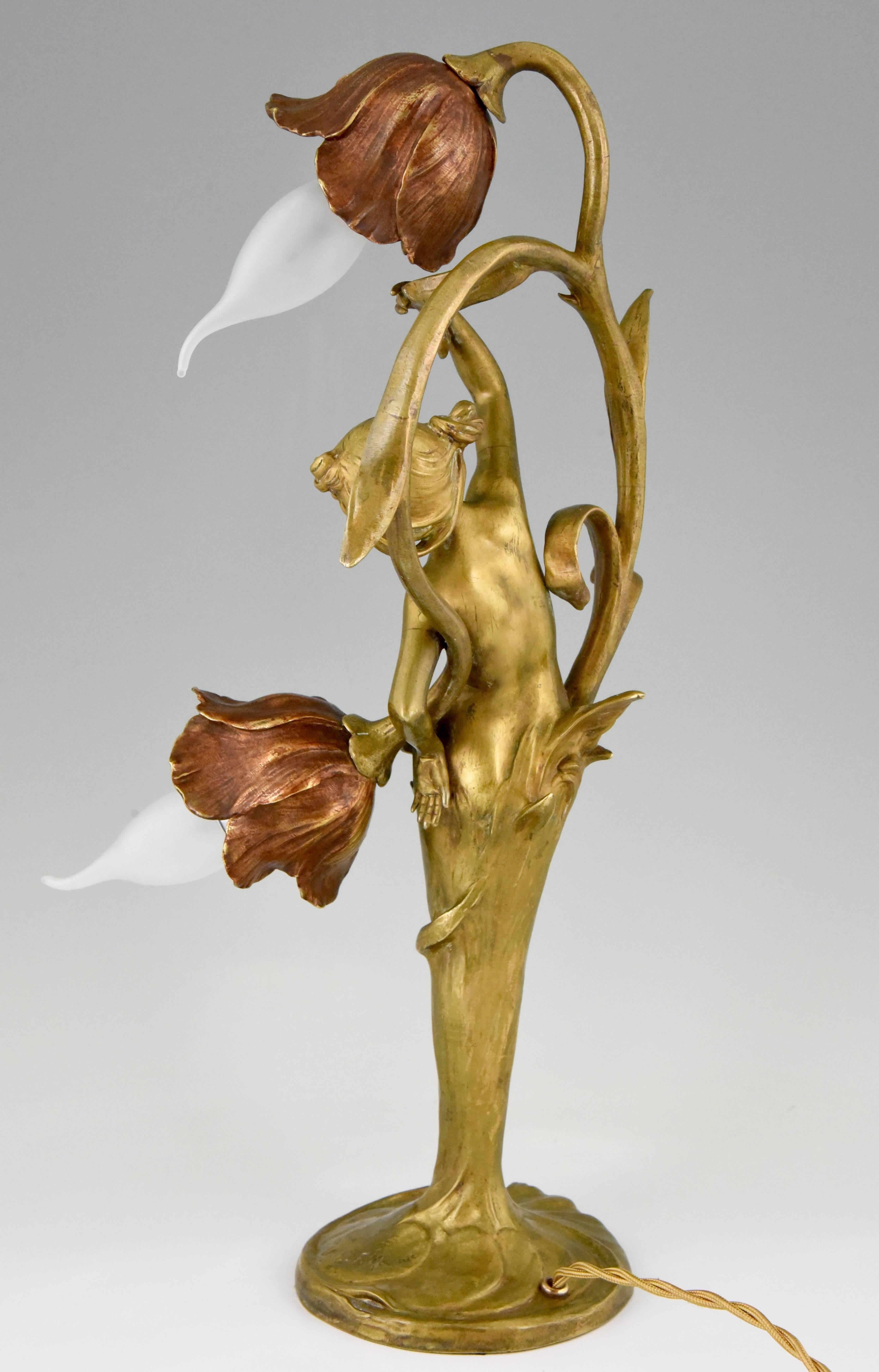 Lampe en bronze Art Nouveau Dame nue avec des fleurs Louis & François Moreau, 1900 Bon état à Antwerp, BE