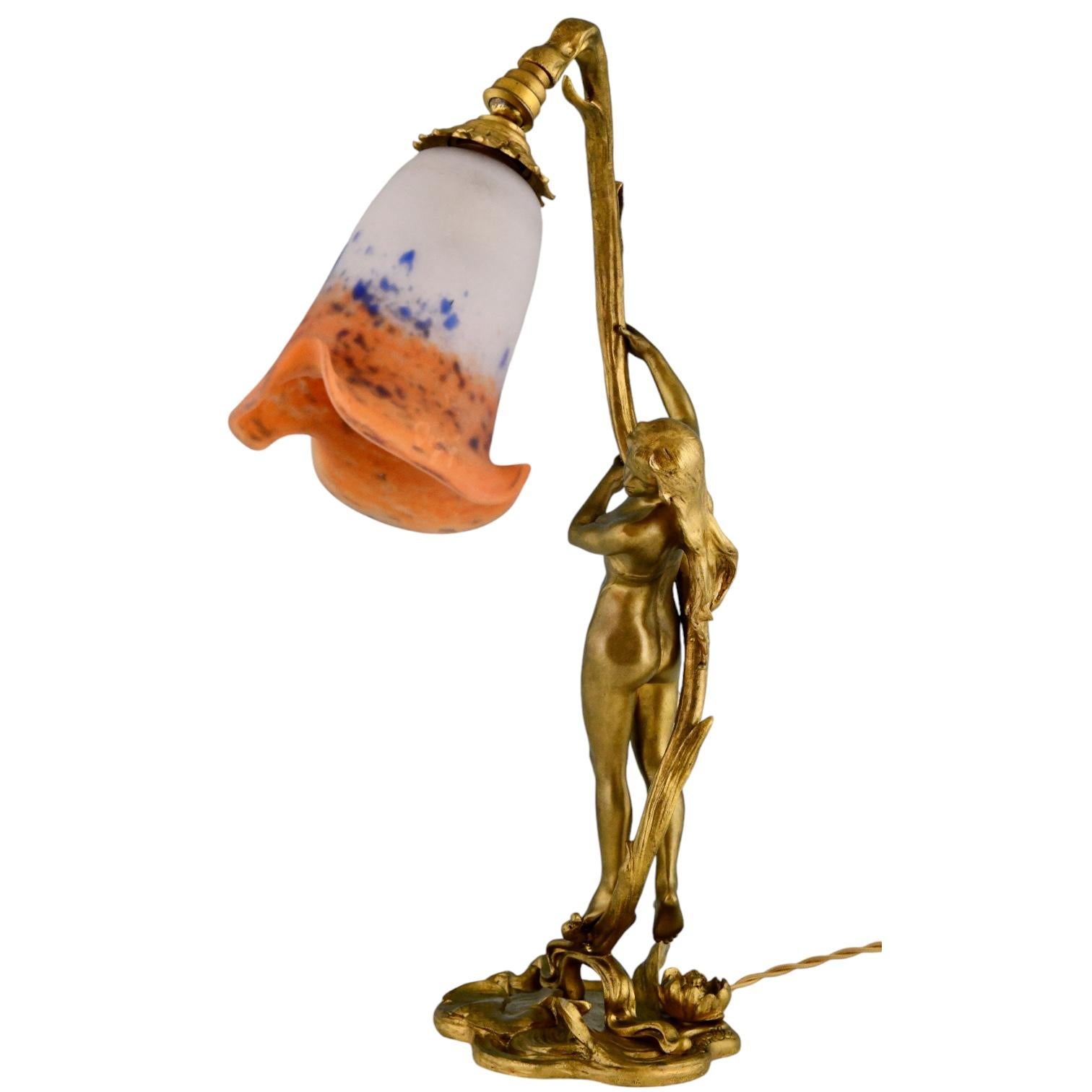 Lámpara Art Nouveau de bronce con dama de Ferville Suan & Degué, francia 1900. Patinado en venta
