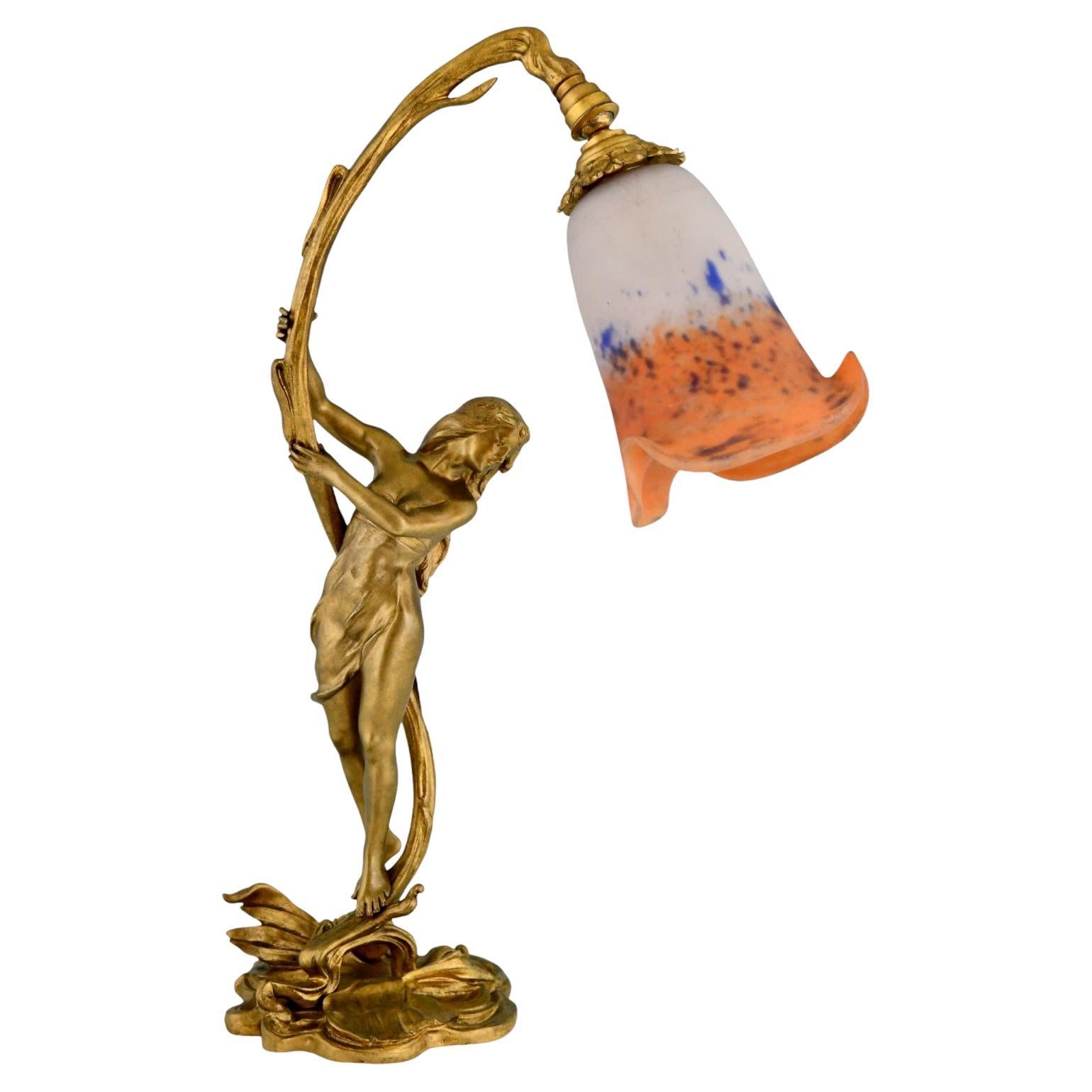 Lampe Art Nouveau en bronze avec dame par Ferville Suan & Degué, france 1900.