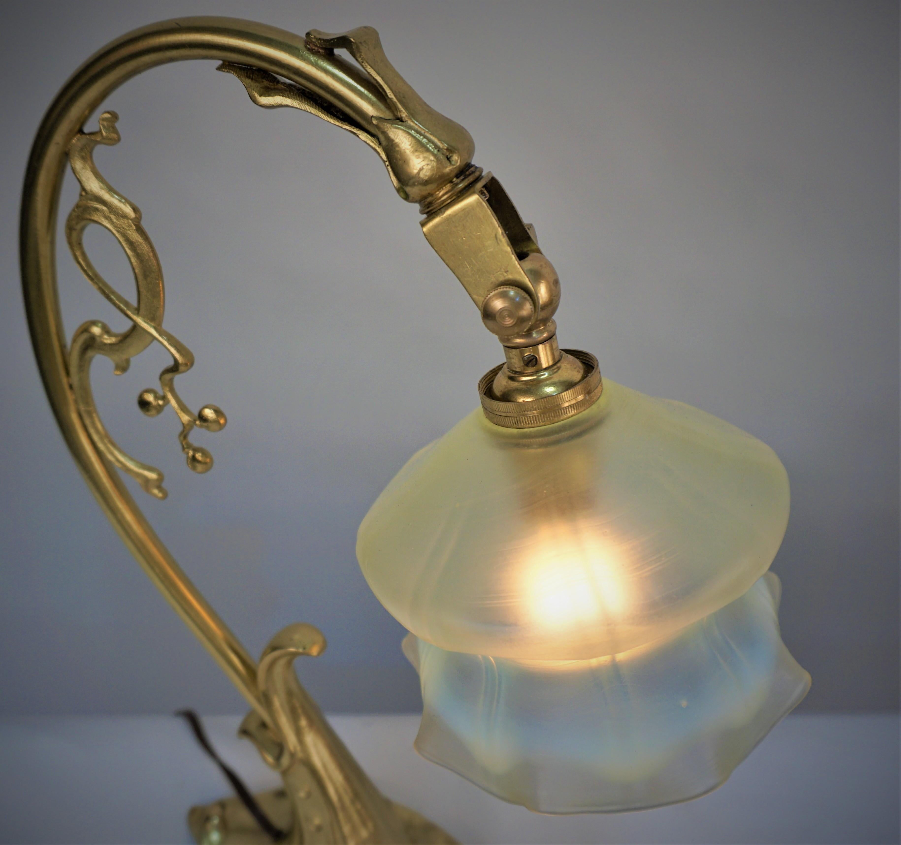 Art Nouveau Bronze Opalescent Glass Table/Desk Lamp In Good Condition In Fairfax, VA