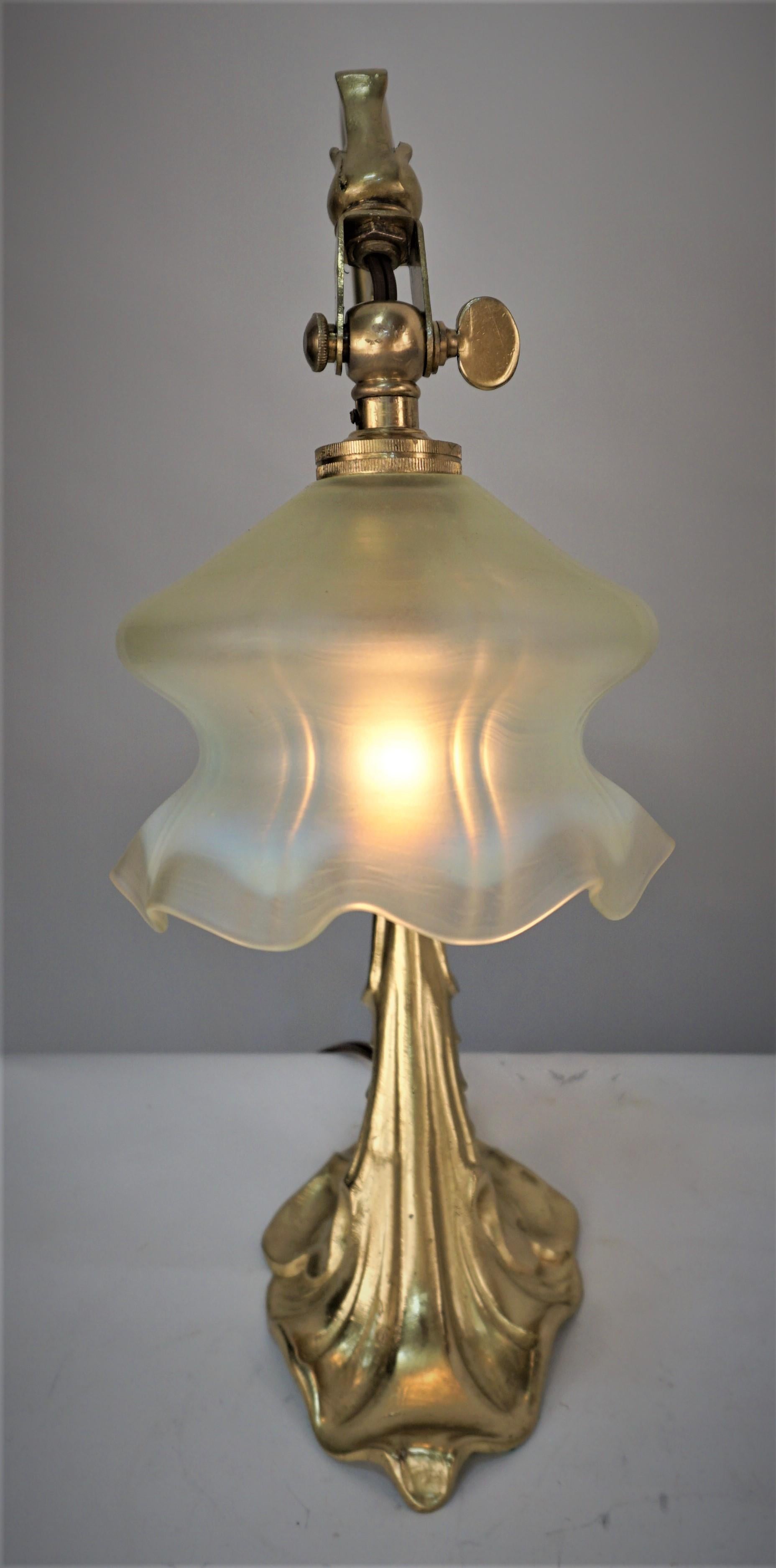 Early 20th Century Art Nouveau Bronze Opalescent Glass Table/Desk Lamp