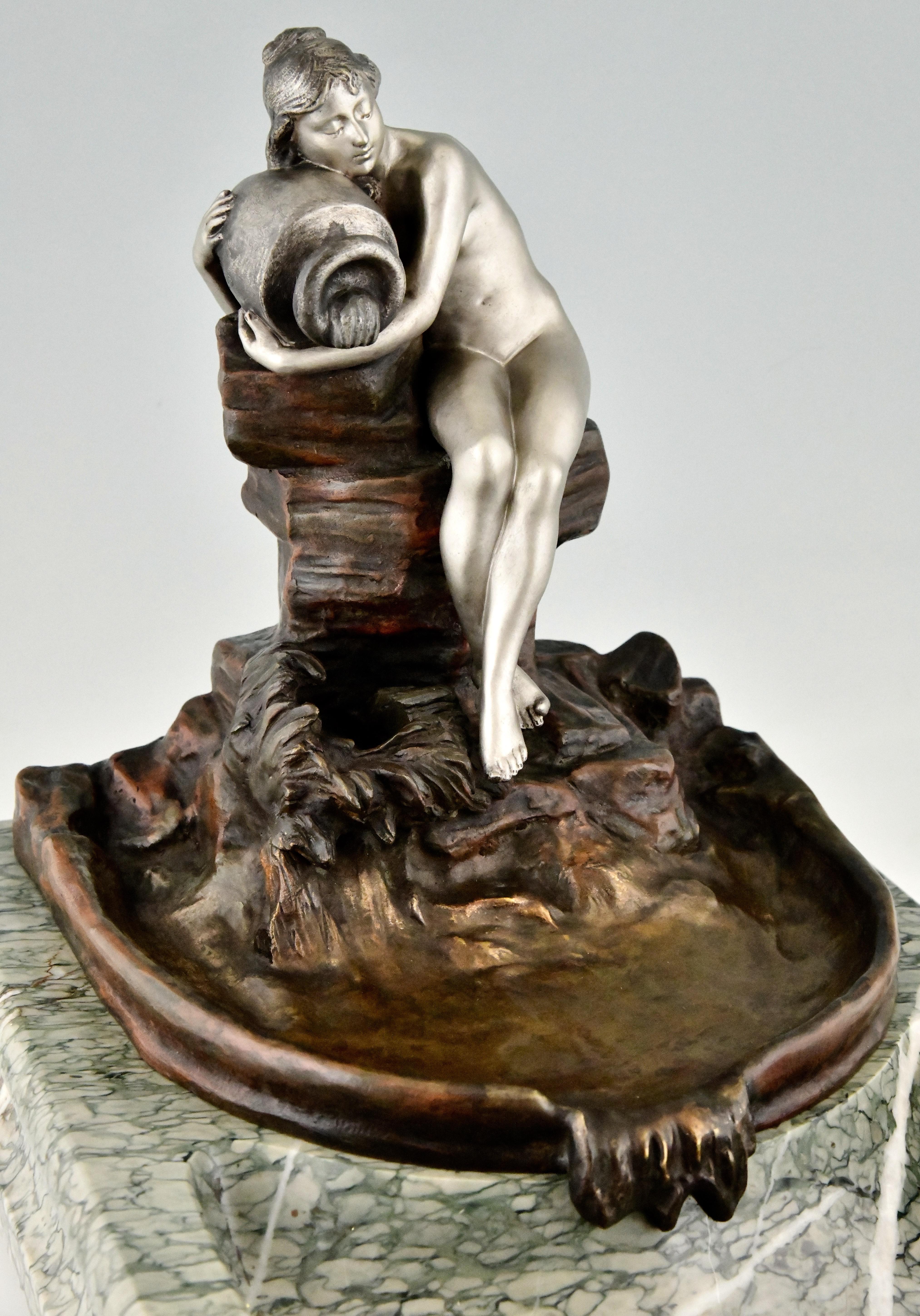 Fontana da interno con vassoio scultoreo in bronzo Art Nouveau con nudo di Suzanne Bizard in vendita 3