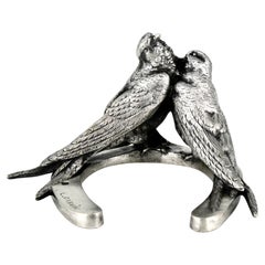 Sculpture Art Nouveau en bronze couple d'hirondelles sur fer à cheval par Louis Carvin 1900