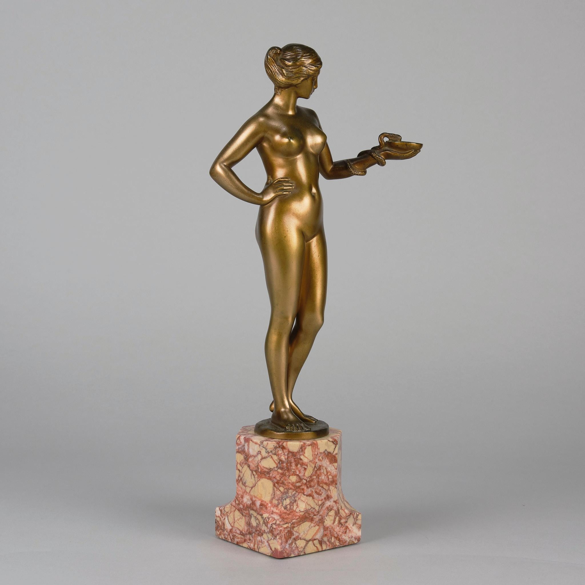 Art nouveau Sculpture en bronze Art Nouveau intitulée « Cléopâtre et Asp » par Schnauder en vente