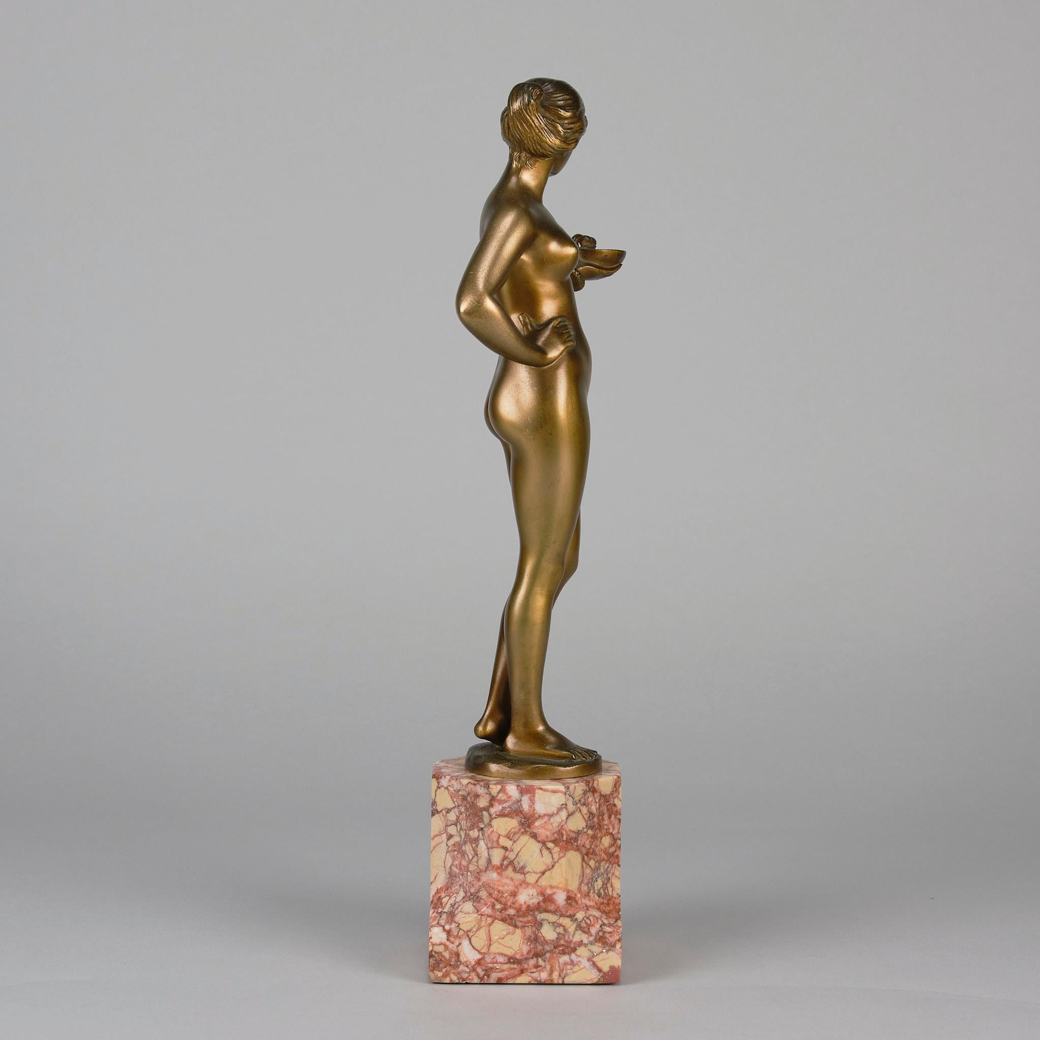 Allemand Sculpture en bronze Art Nouveau intitulée « Cléopâtre et Asp » par Schnauder en vente