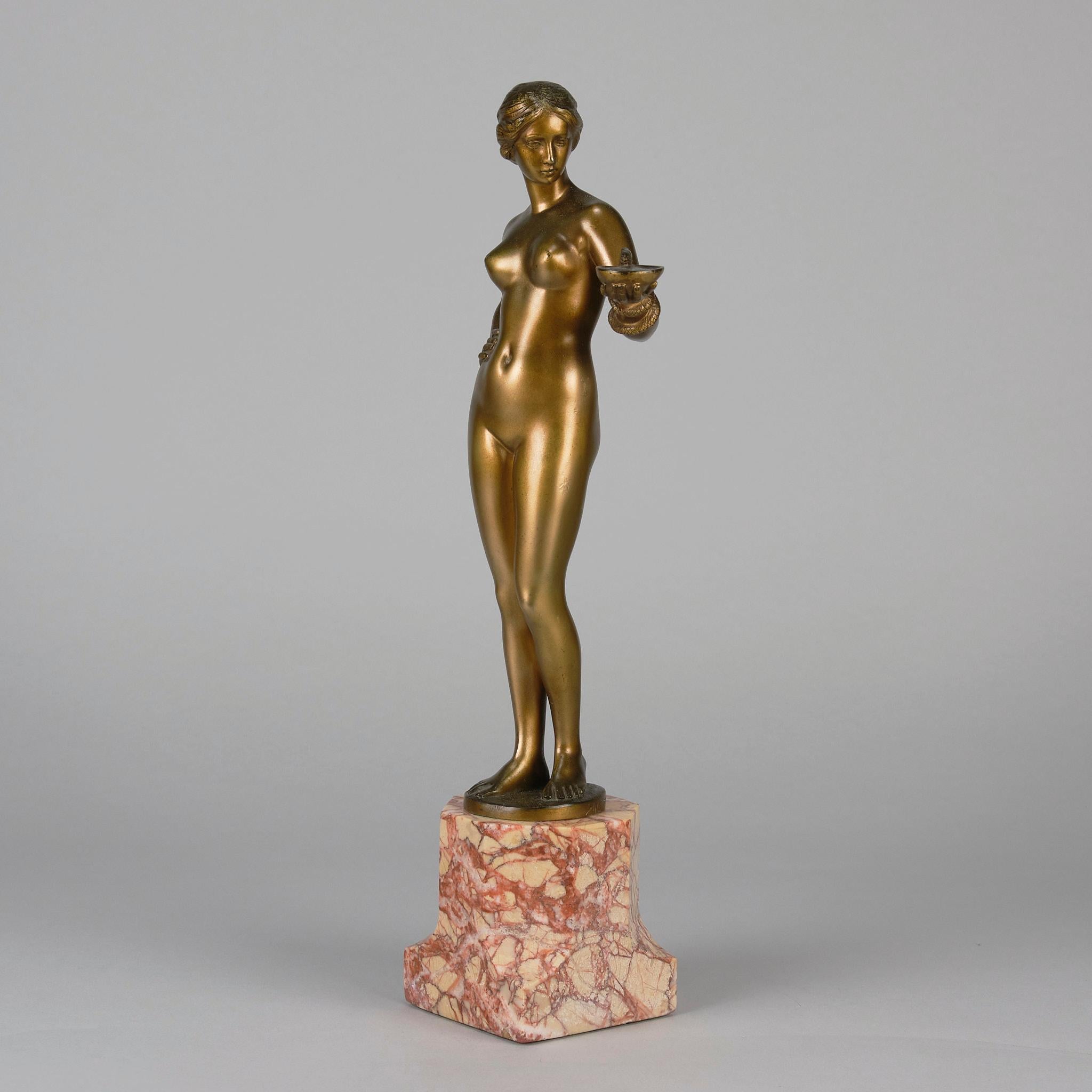Bronze Sculpture en bronze Art Nouveau intitulée « Cléopâtre et Asp » par Schnauder en vente