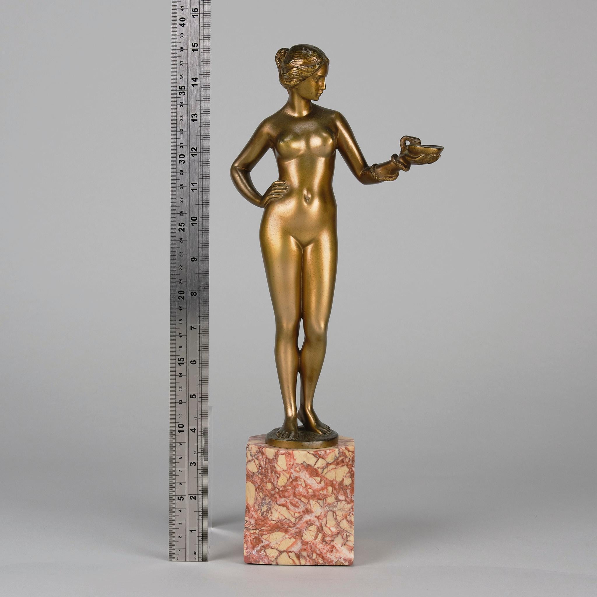 Sculpture en bronze Art Nouveau intitulée « Cléopâtre et Asp » par Schnauder en vente 1
