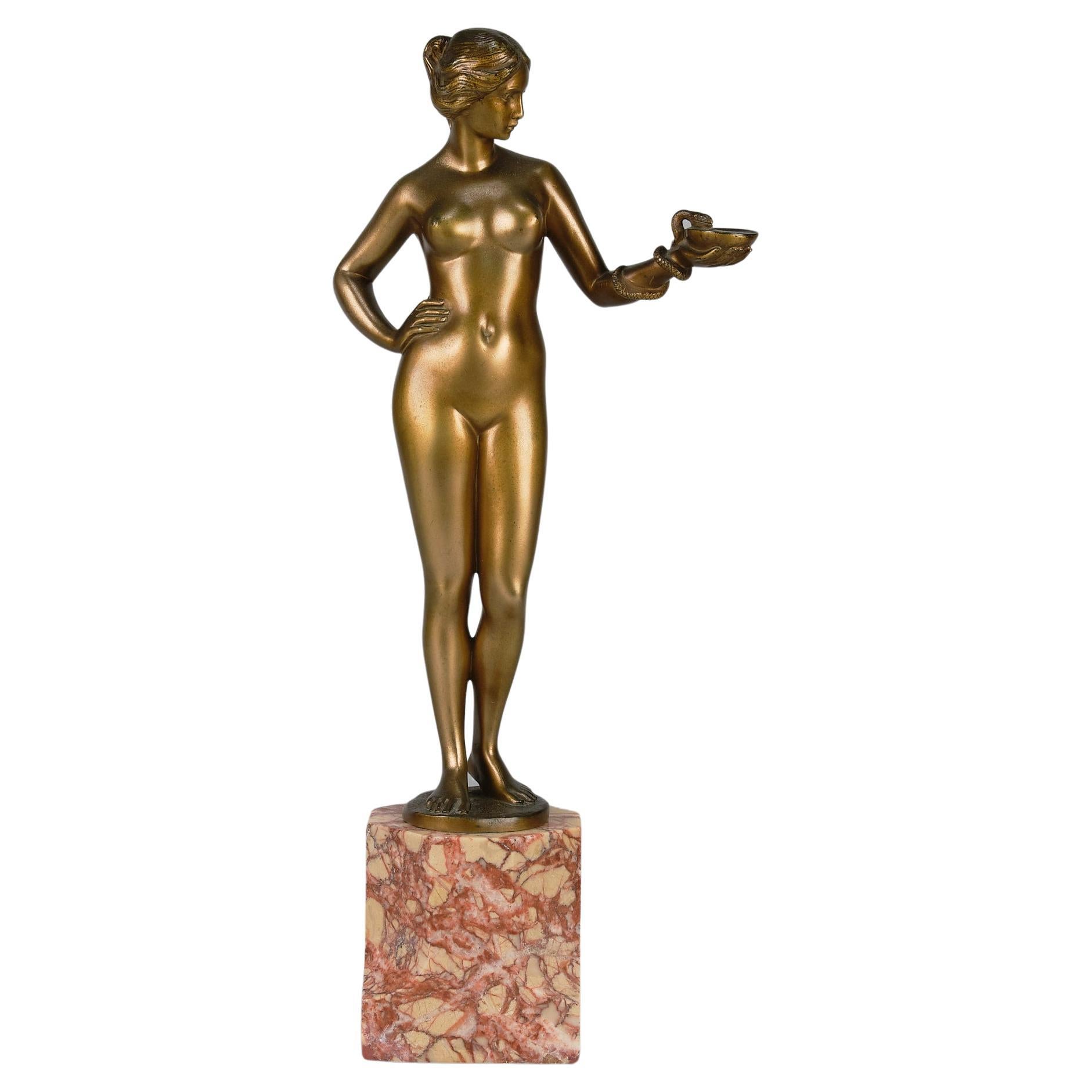 Sculpture en bronze Art Nouveau intitulée « Cléopâtre et Asp » par Schnauder en vente