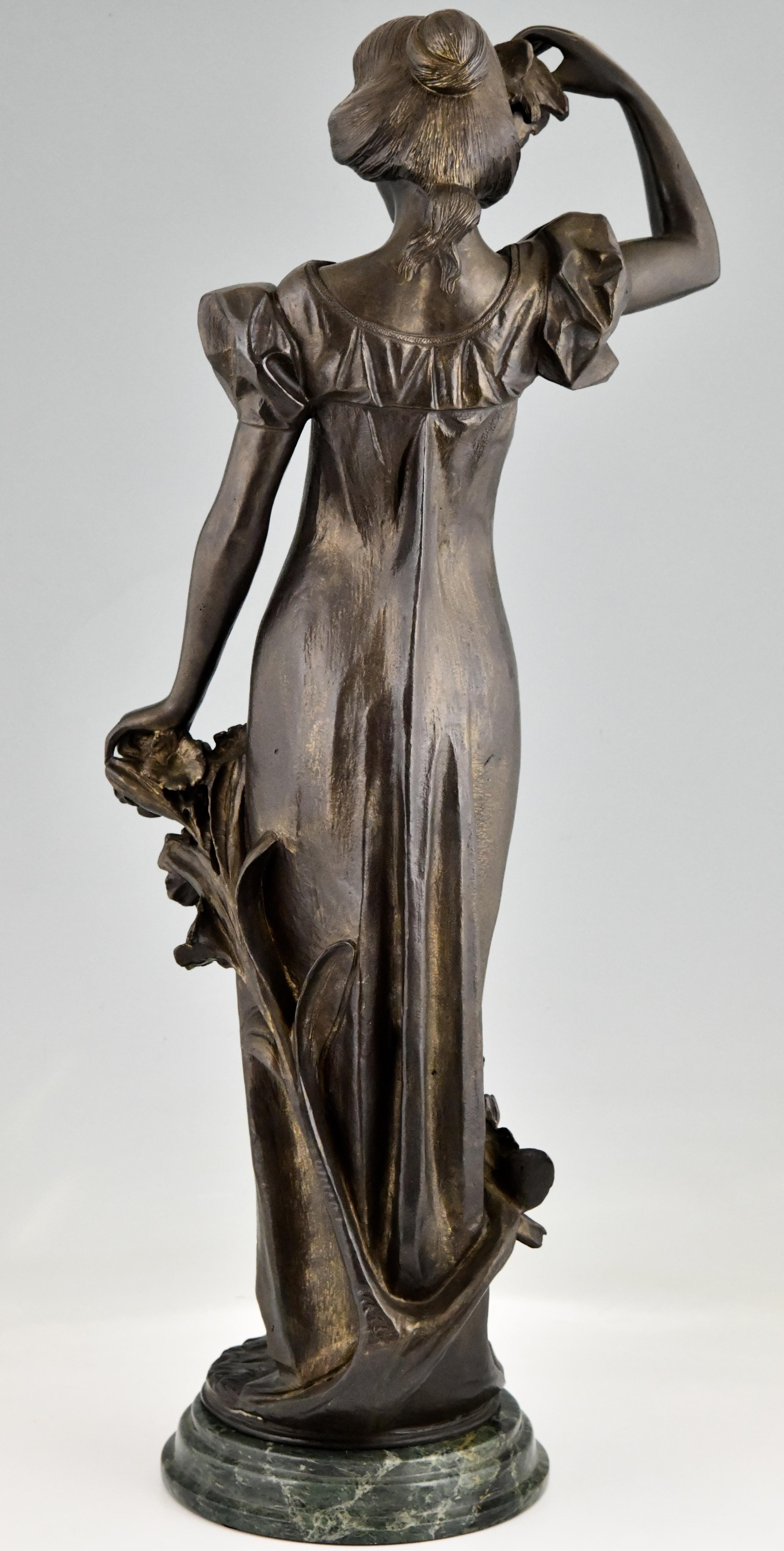 Art Nouveau bronze sculpture lady with poppies signed by Adolpho Cipriani In Good Condition In Antwerp, BE