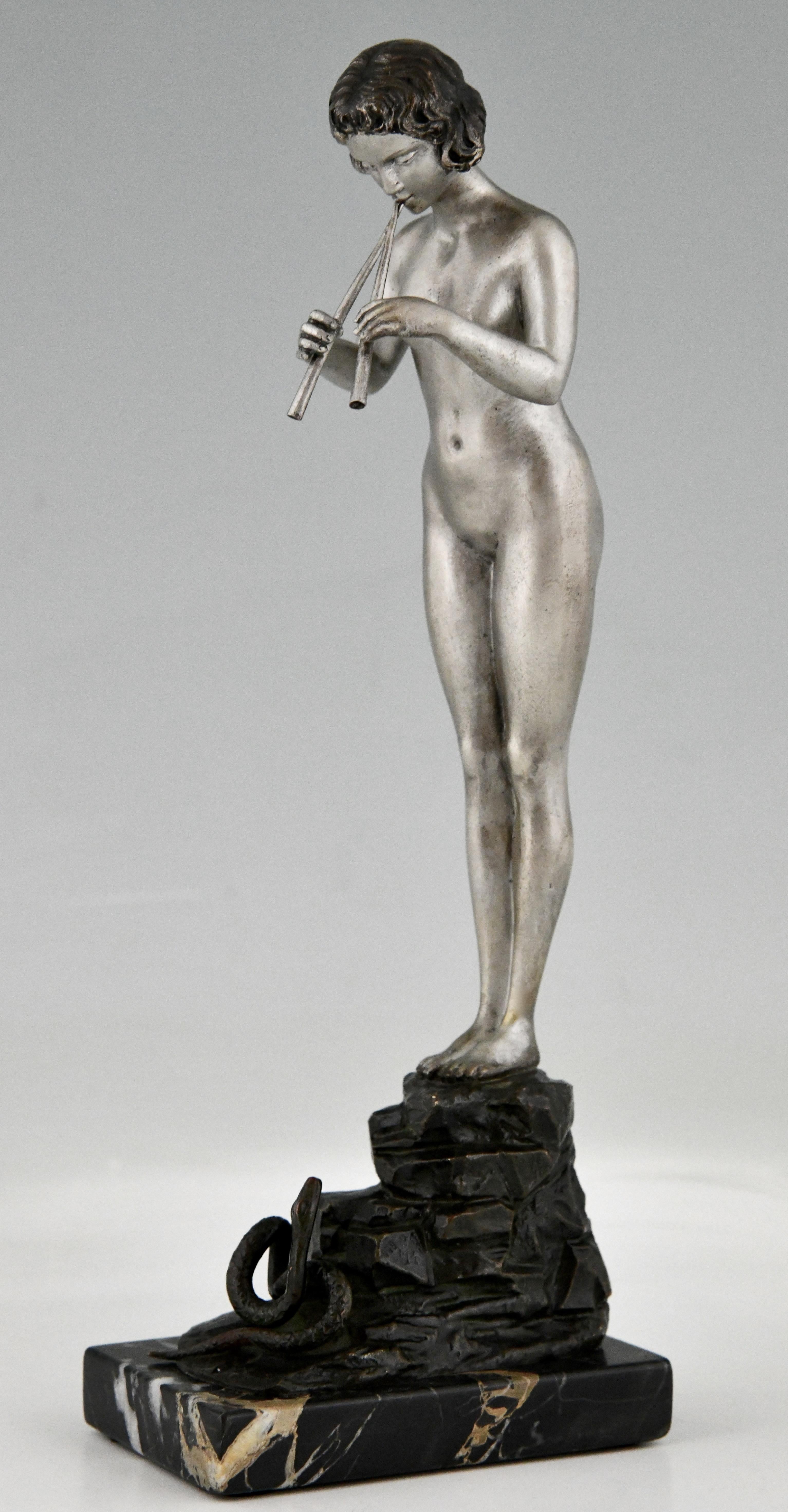 Art Nouveau Bronze Sculpture Nude Snake Charmer, Germany Ca. 1900 In Good Condition For Sale In Antwerp, BE