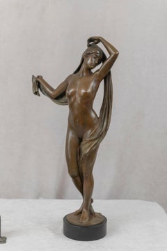Bronze Art Nouveau, Femme sexy sur socle en marbre noir, allemand, signé et daté de 1910