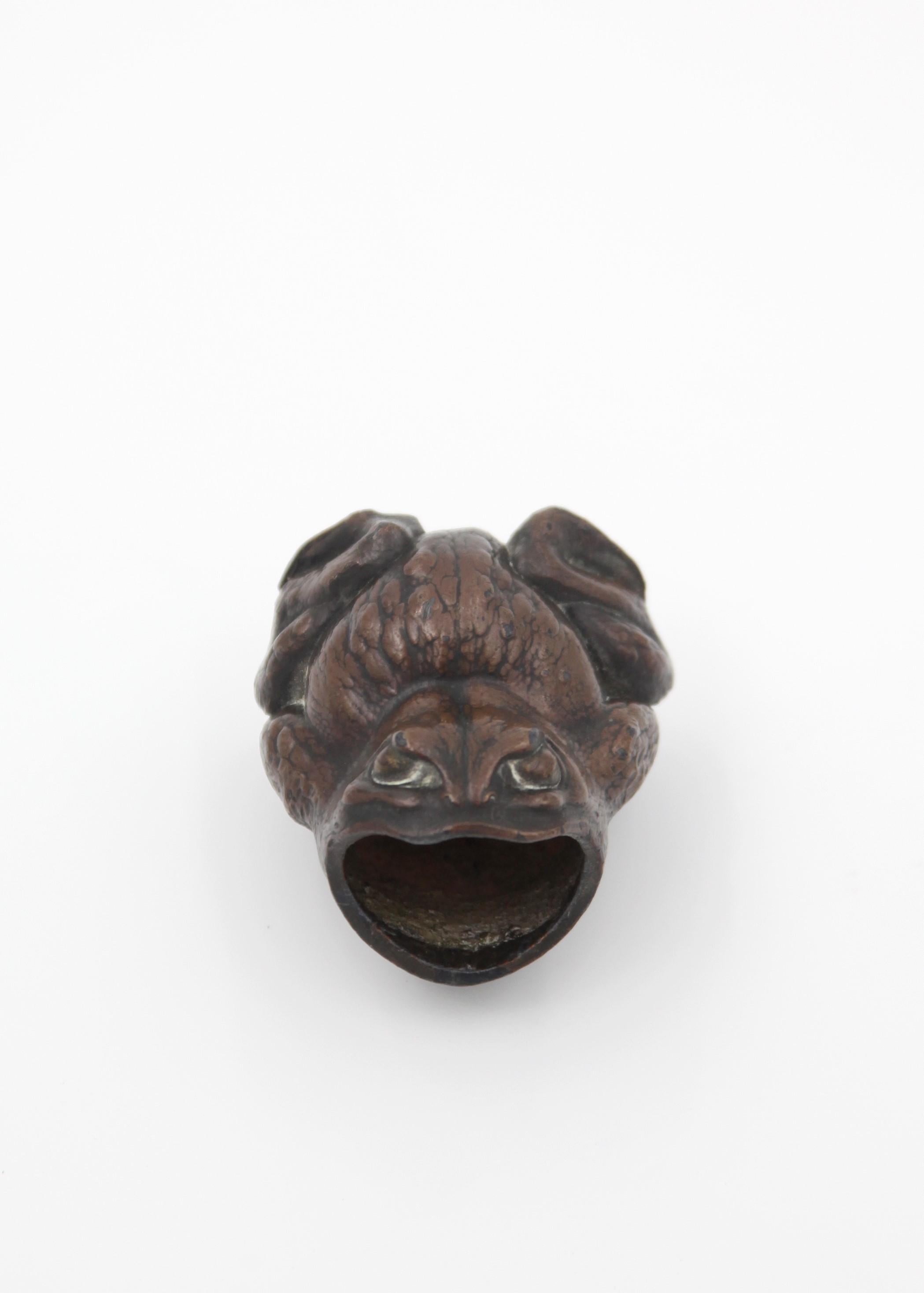 Sehr seltener Löffelwärmer aus Bronze im Jugendstil nach dem Vorbild einer Kröte (Art nouveau) im Angebot