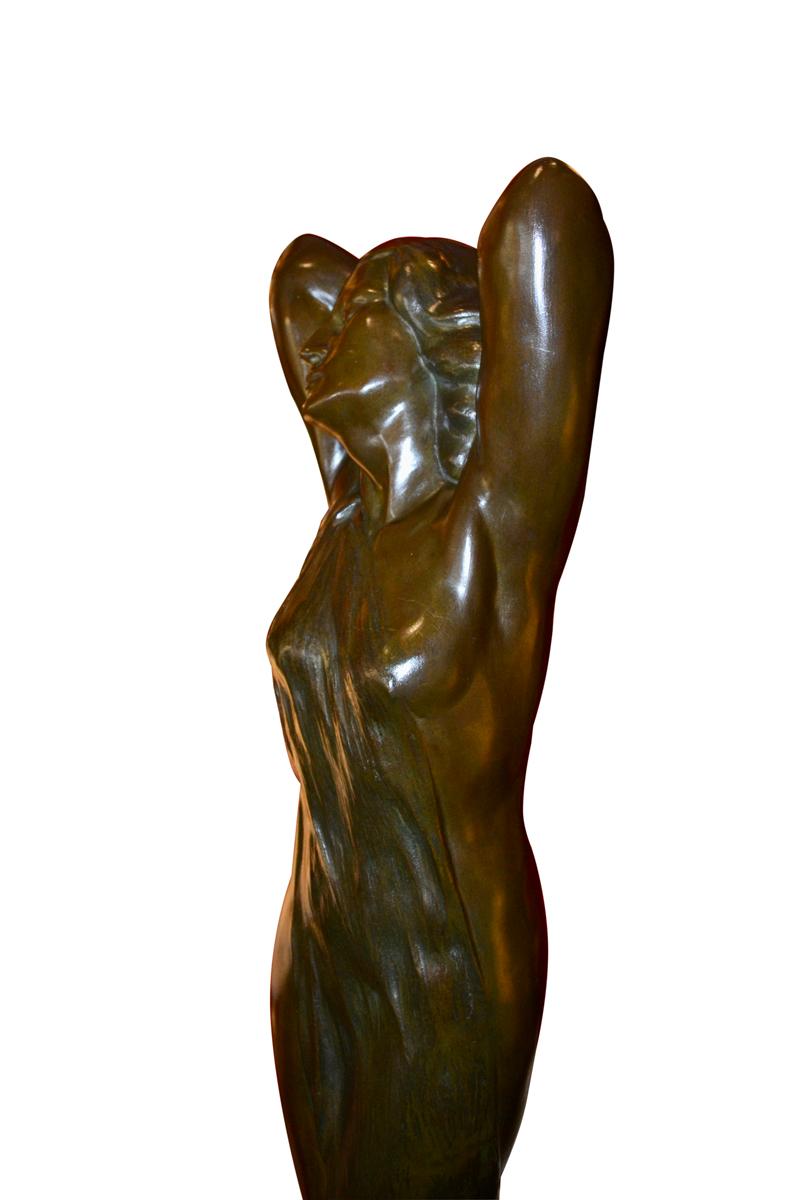 Bronze Statue en bronze Art nouveau d'une femme nue légèrement drapée par Sylvain Norga en vente