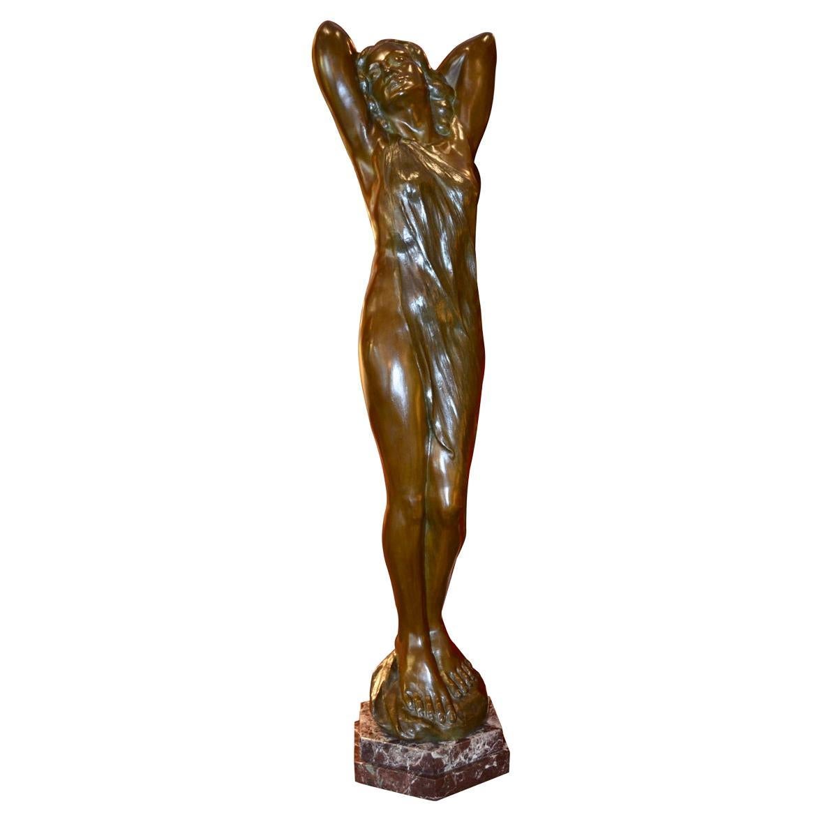 Statue en bronze Art nouveau d'une femme nue légèrement drapée par Sylvain Norga en vente