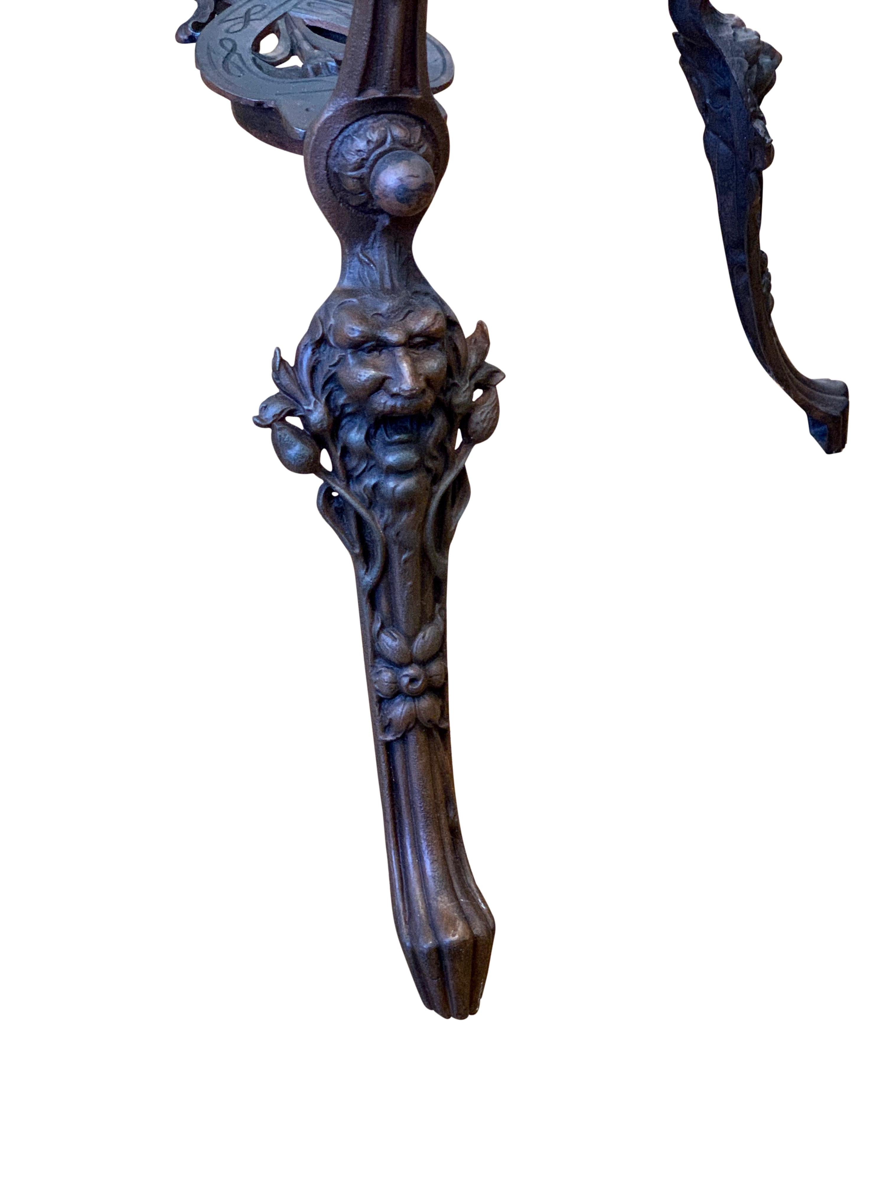 20ième siècle Table d'appoint Art Nouveau en fonte patinée et dorée en vente
