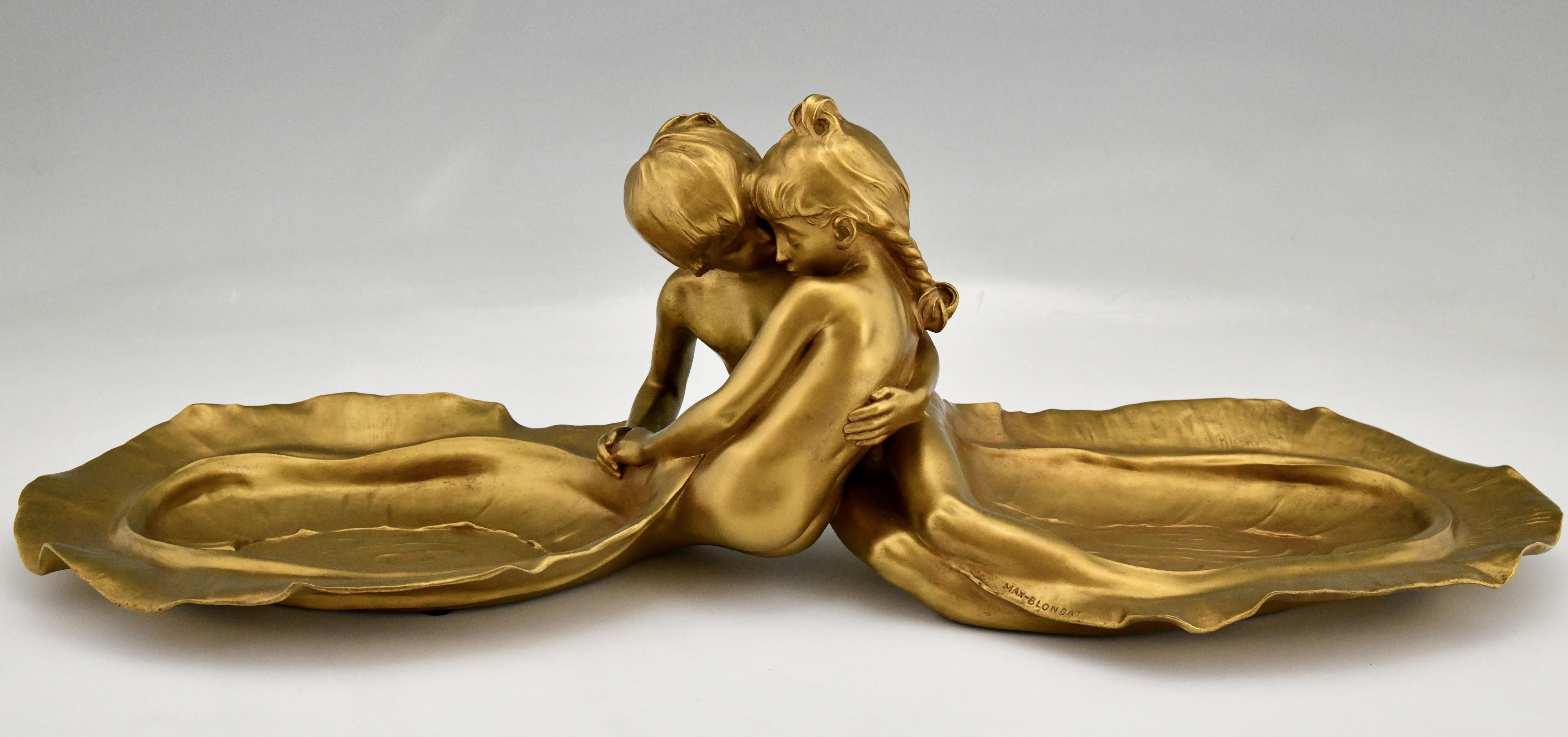 Early 20th Century Art Nouveau Bronze Tray with Young Couple Kissing Max Blondat Soit Foundry, 1900