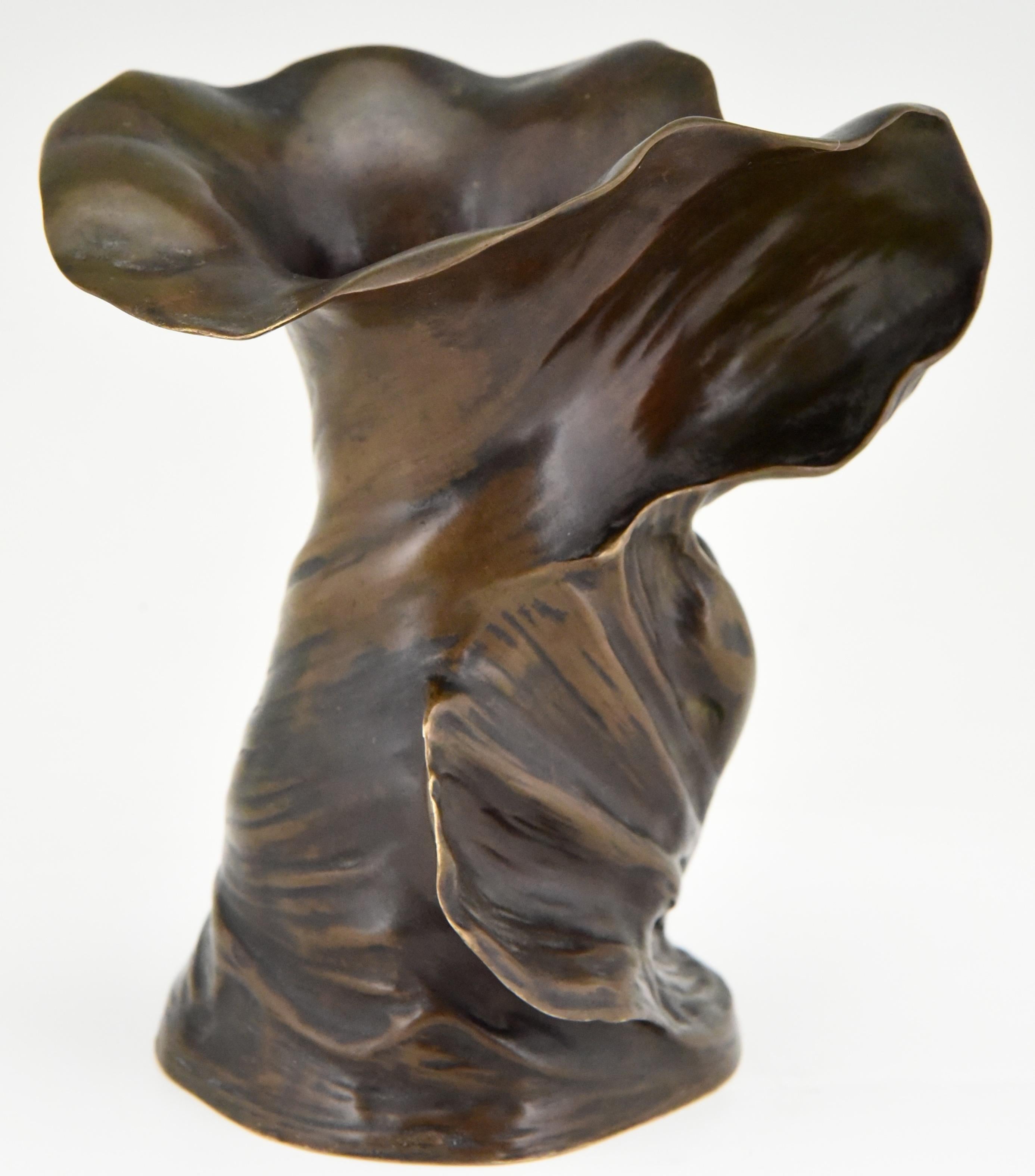 Début du 20ème siècle Vase en bronze Art nouveau représentant une danseuse Loïe Fuller Hans Stoltenberg Lerche:: 1900
