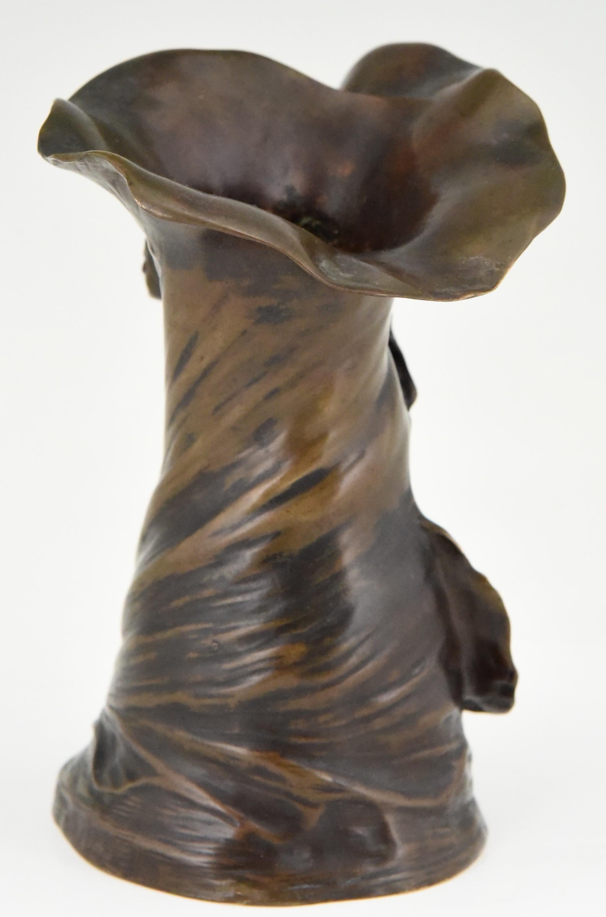 Bronze Vase en bronze Art nouveau représentant une danseuse Loïe Fuller Hans Stoltenberg Lerche:: 1900