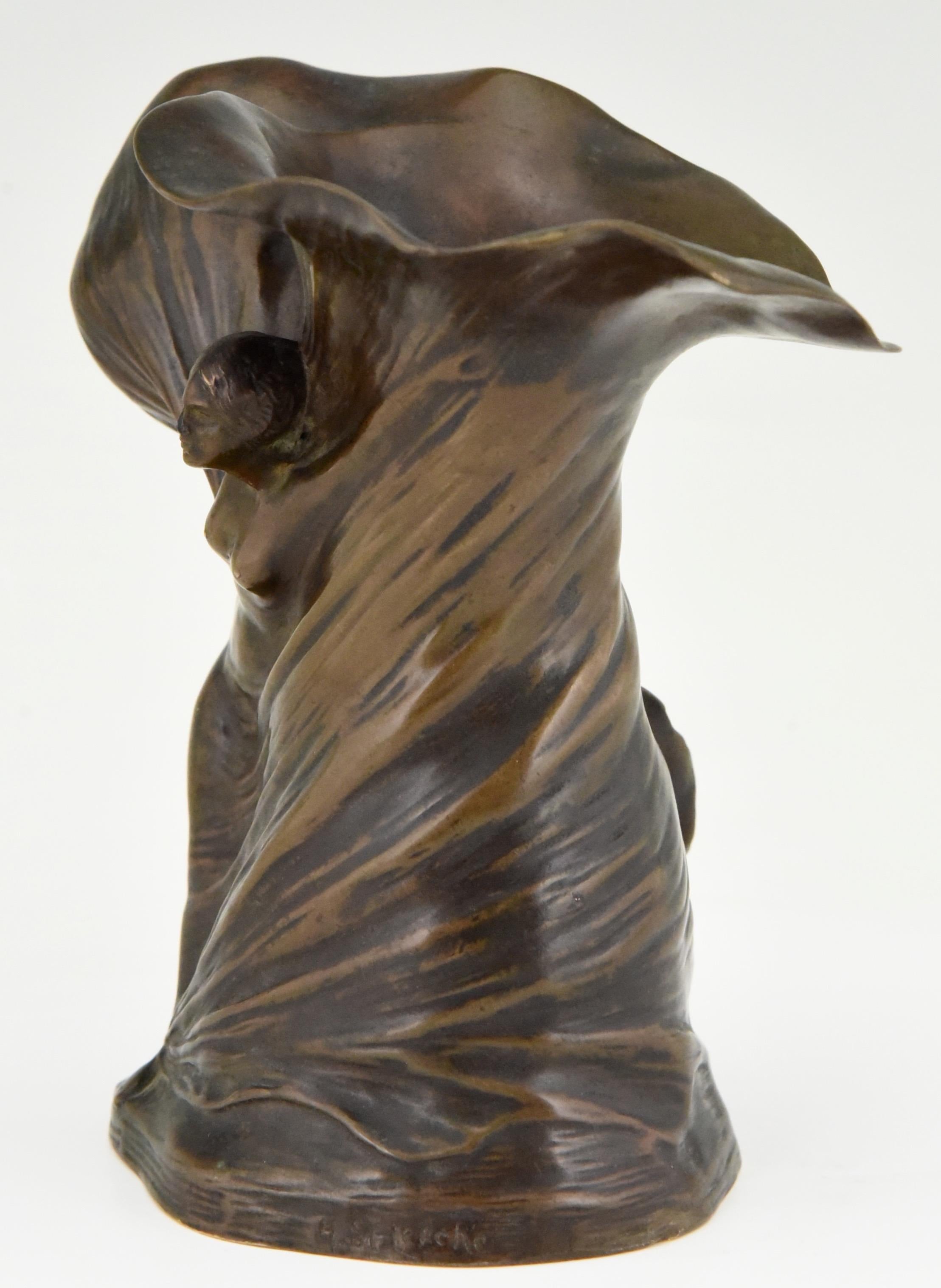 Vase en bronze Art nouveau représentant une danseuse Loïe Fuller Hans Stoltenberg Lerche:: 1900 1
