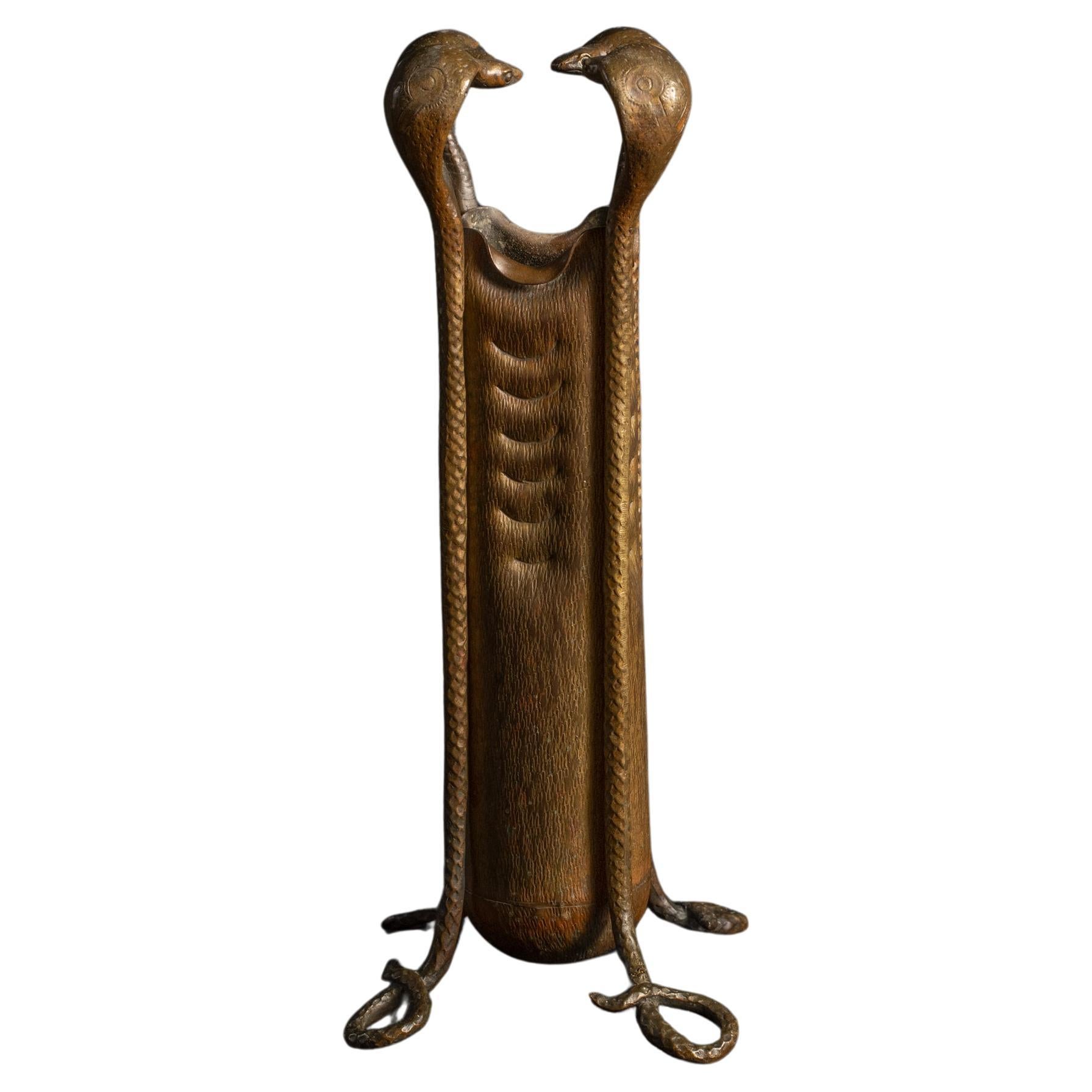 Vase Art Nouveau en bronze avec cobras par l'artiste autrichien Fabulous Unknown