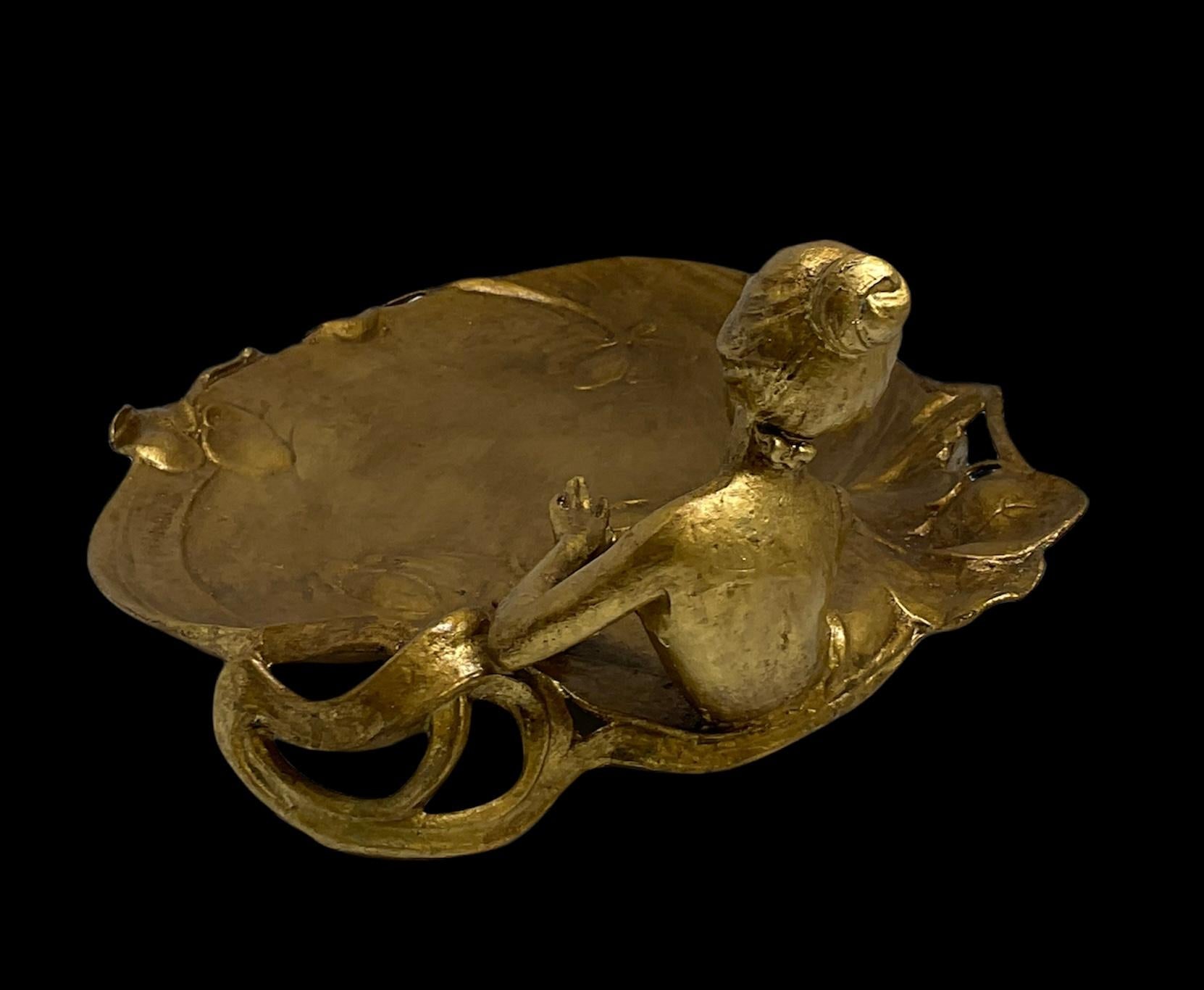 Art Nouveau Bronzed Metal Jewelry, Pin, Coin Tray or Soap Dish In Good Condition In Guaynabo, PR