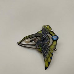 Art Nouveau Brooch Depicting an Eagle Holding a Cultured Pearl, circa 1900