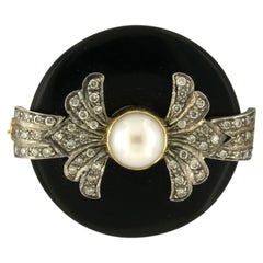 Art-Nouveau-Brosche mit Onyx, Perle und Diamanten im Brillantschliff, 18-karätiges Gold, Silber